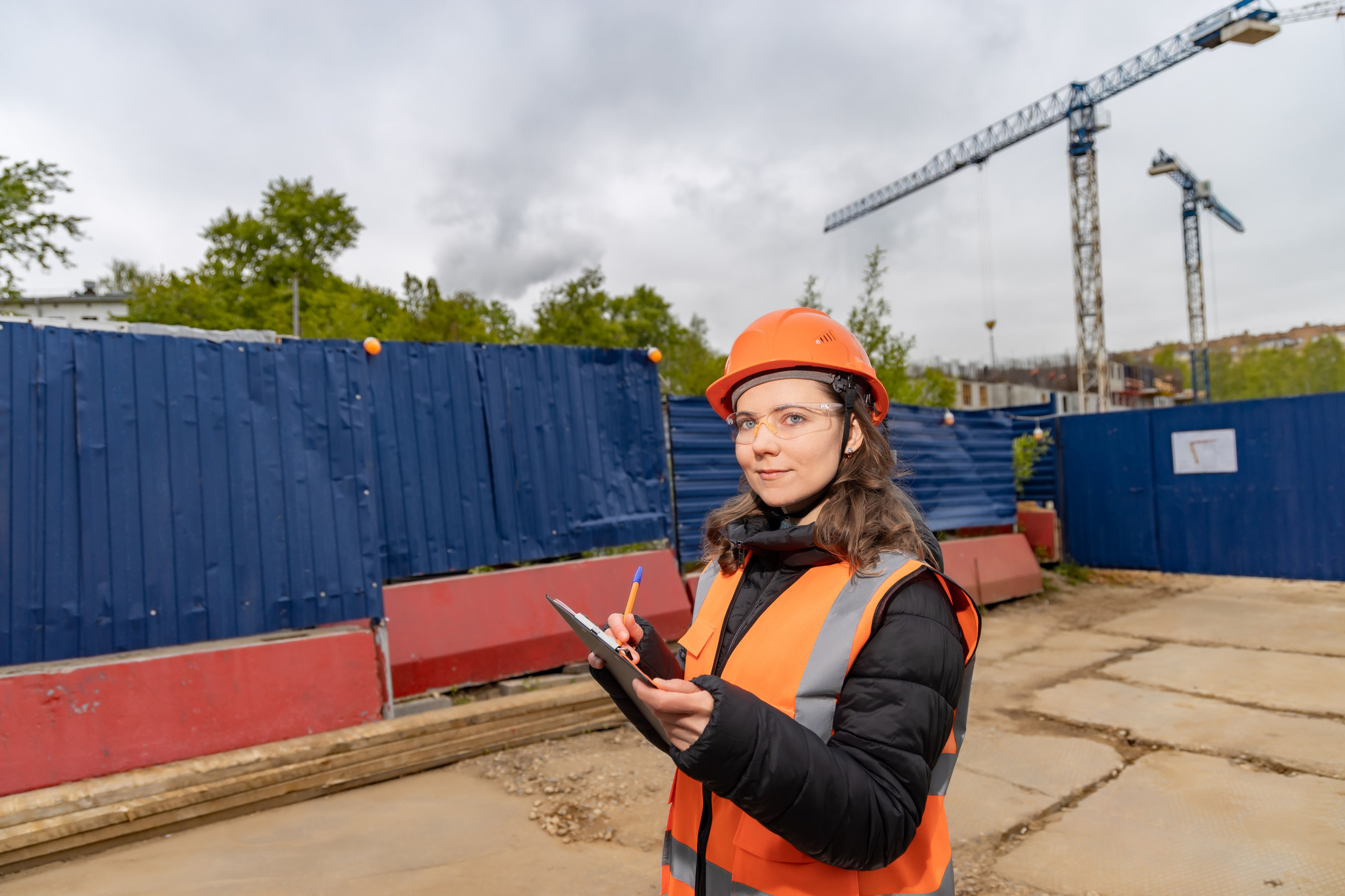 Фотосессия «Стройка» модель Ирина. Репортажный, семейный и студийный фотограф в Москве Демин Алексей