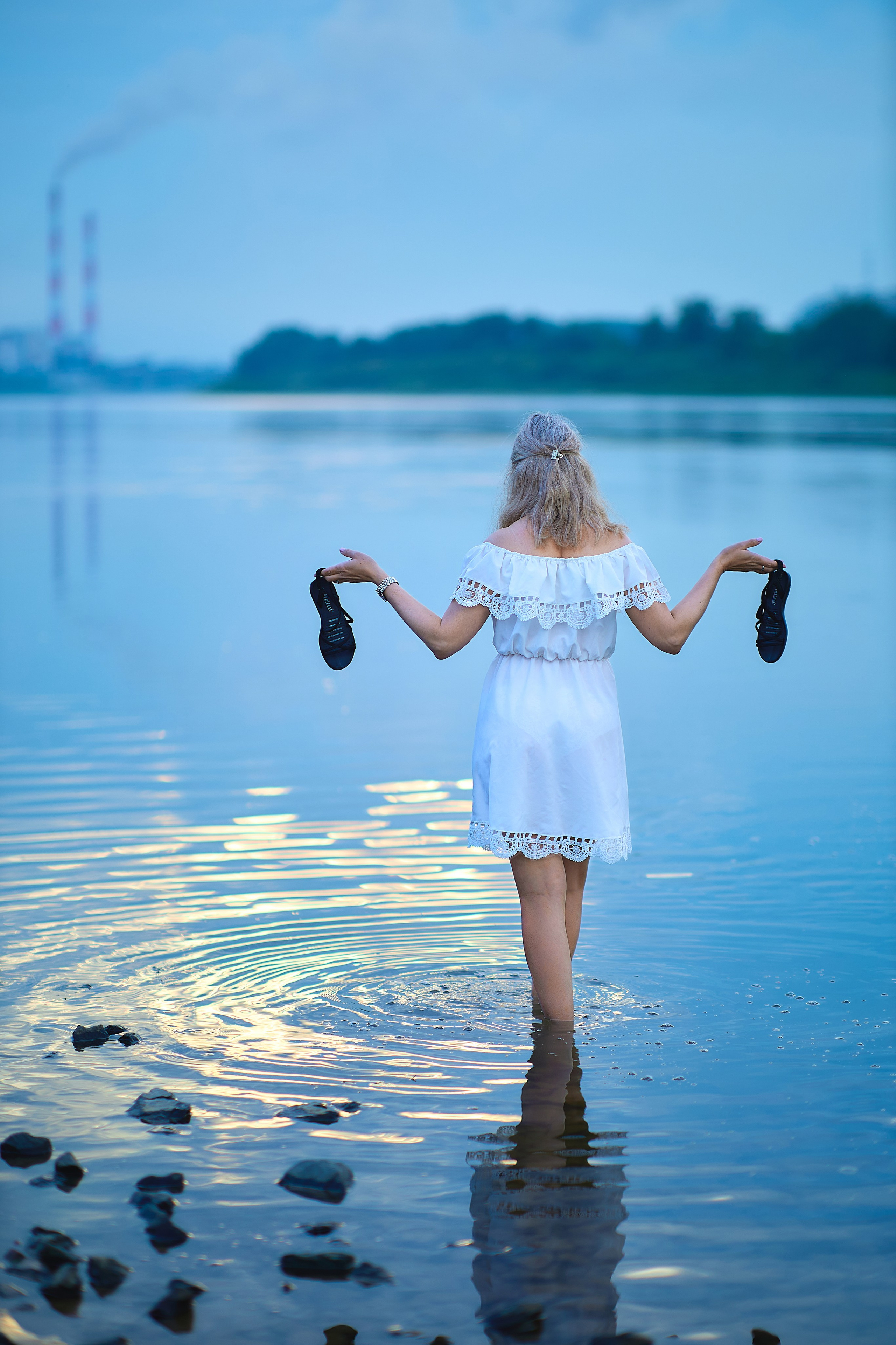 Легкая прогулочная фотосессия на берегу реки. Любовь Гальцова — свадебный, семейный, детский фотограф в городе Кемерово и Кемеровской области