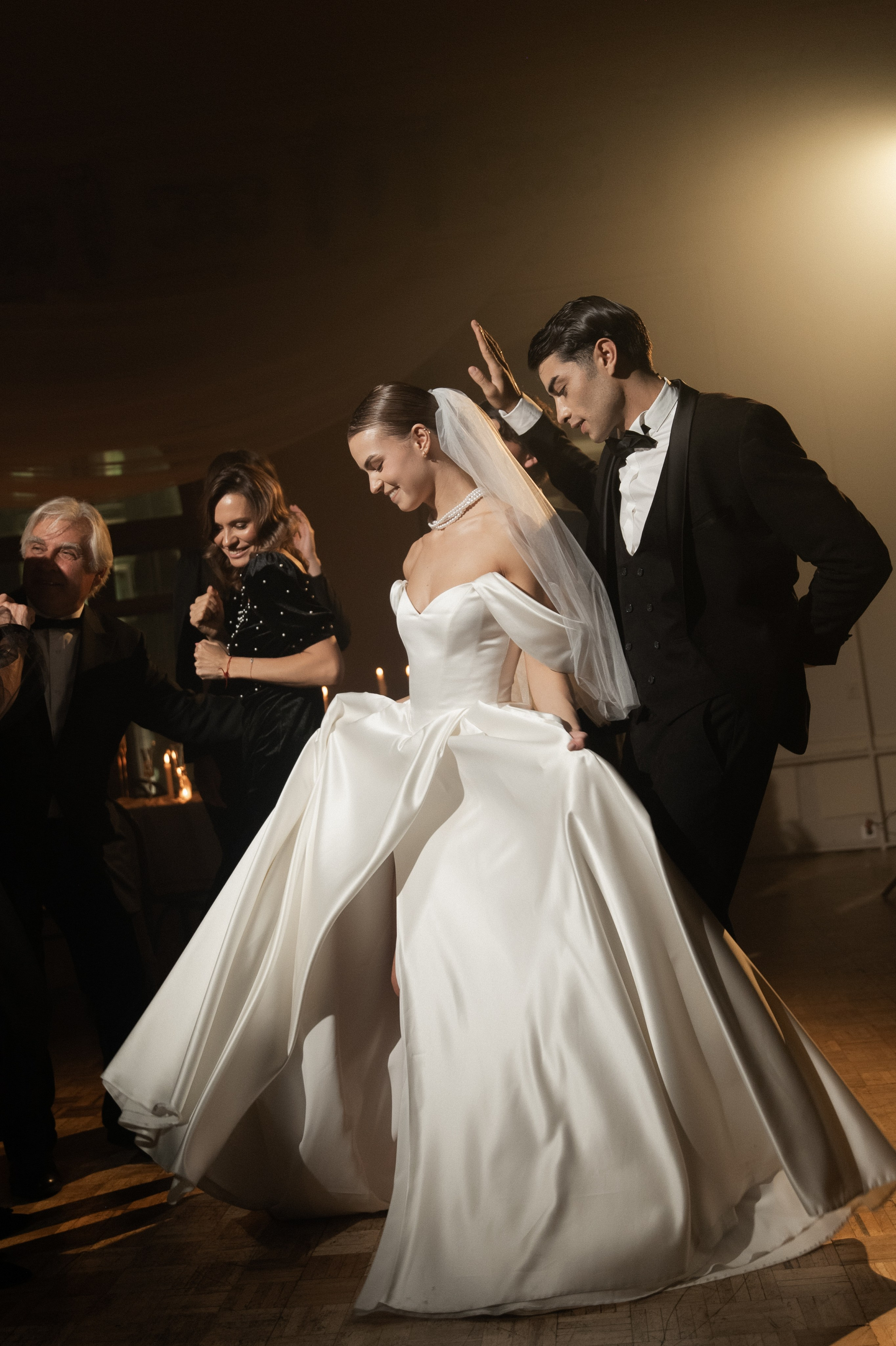 Камерный свадебный ужин при свечах в старинном особняке в фотостудии 21. Kult. Ярослава Ерина — свадебный фотограф в Москве