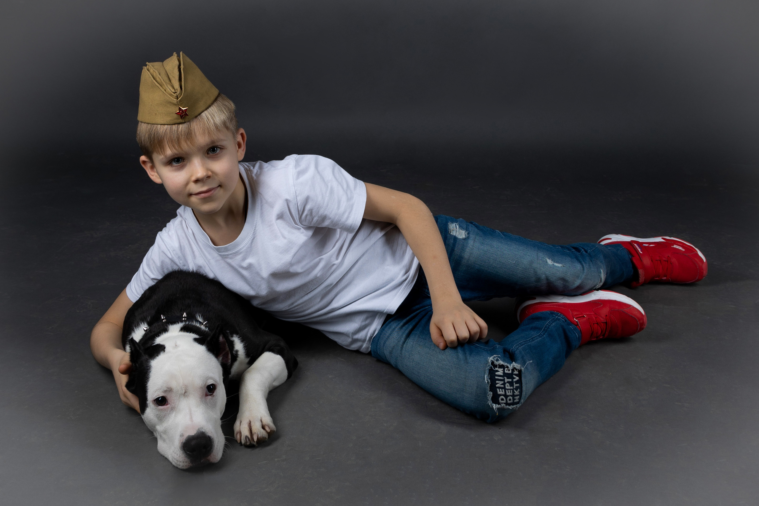 МАМА, ПАПА, МАЛЫШ И СОБАКА. Фотограф Владимир Роля