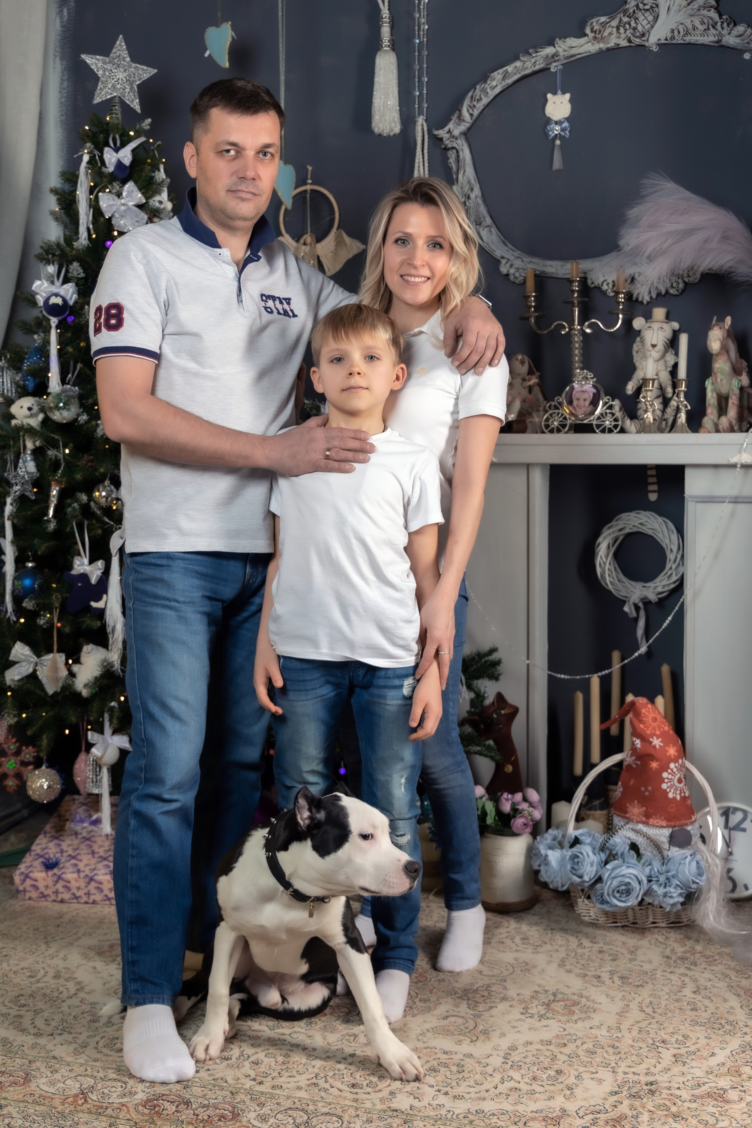 МАМА, ПАПА, МАЛЫШ И СОБАКА. Фотограф Владимир Роля