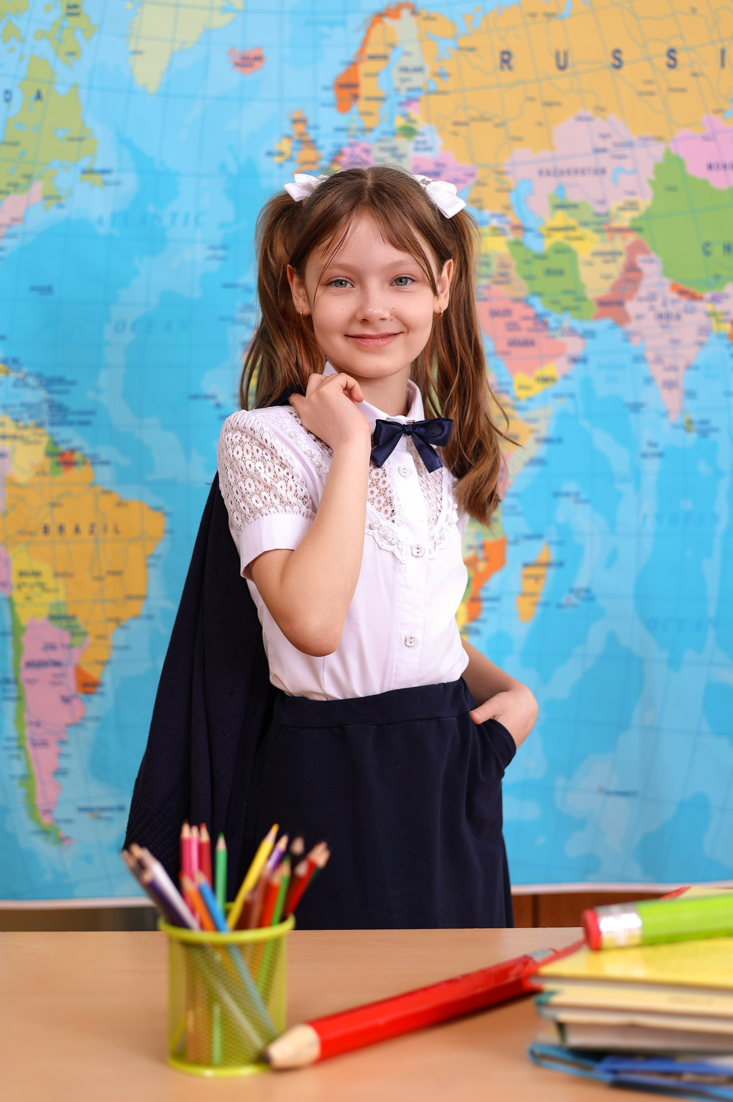 Карта мира голубая. Выпускные альбомы в Иваново в детский сад и школу. Александр и Светлана Янкины