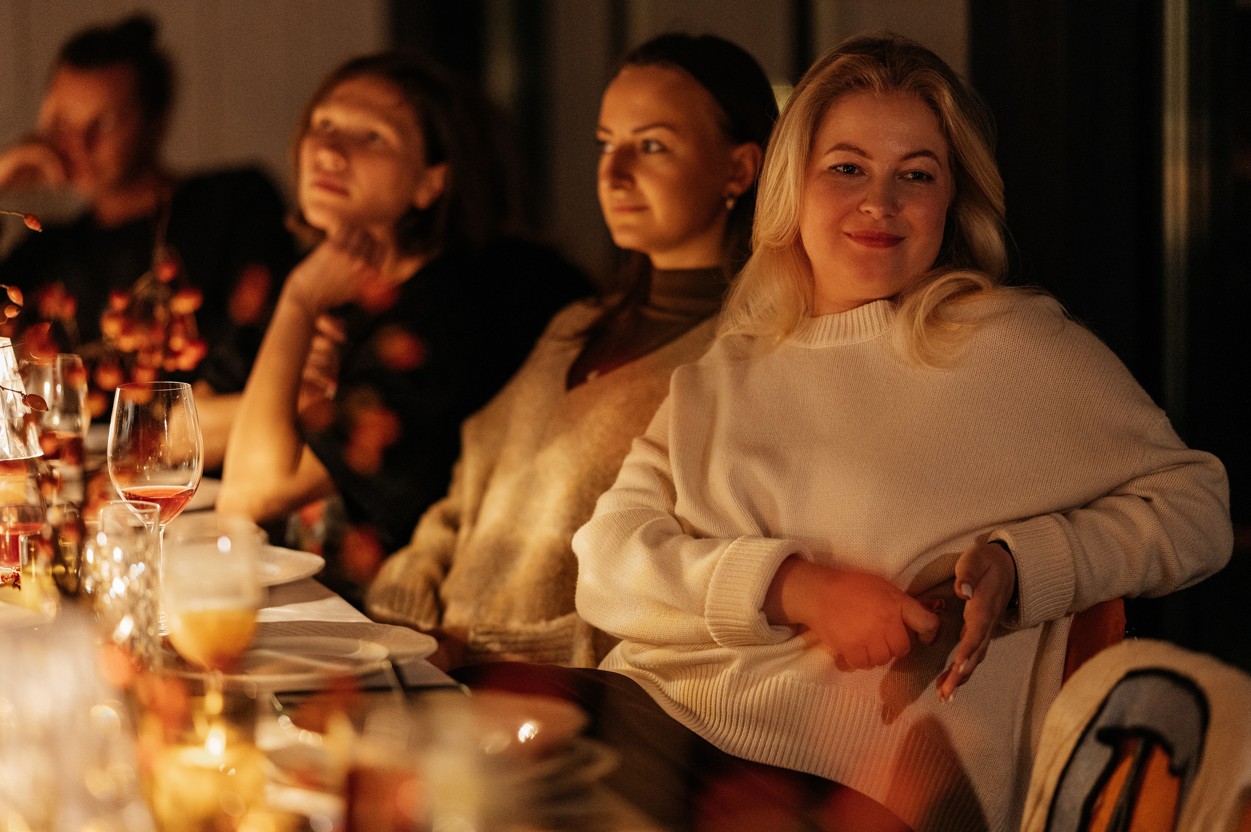 Невероятно атмосферный семейный ужин. Wedding photographer in Moscow and around the world Andrey Medvednikov