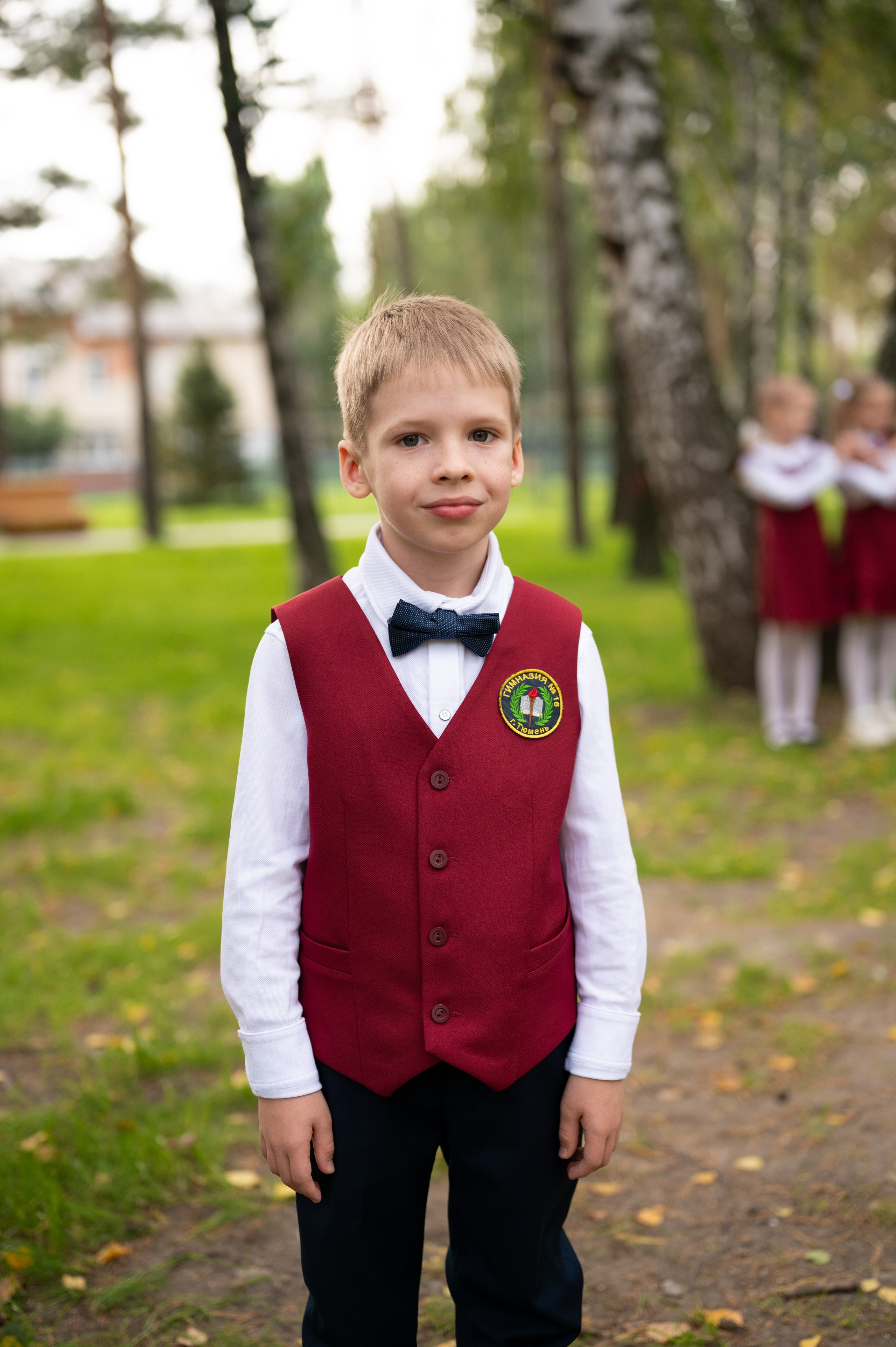1 сентября 16 гимназия 2 класс (линейка + в классе+ на улице). Фотограф новорожденных, семейный детский в Тюмени Татьяна Морозова
