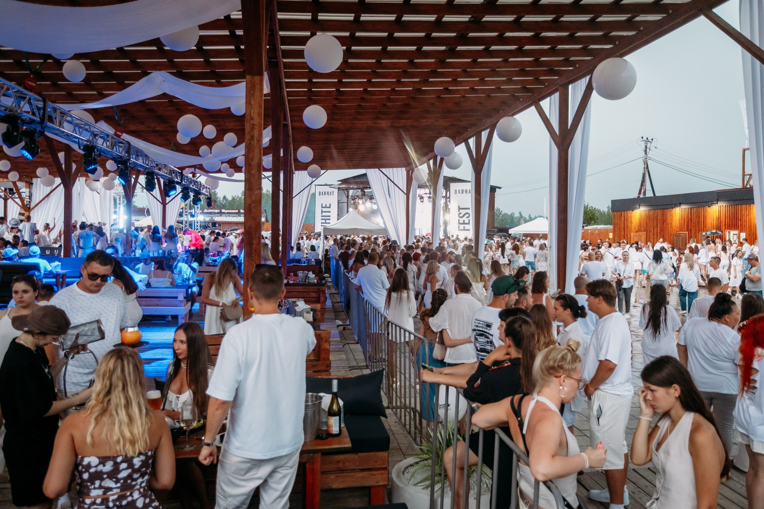 White Party @ Бархат парк. Репортажный фотограф Максим Полянский. Москва, Санкт-Петербург, Красноярск