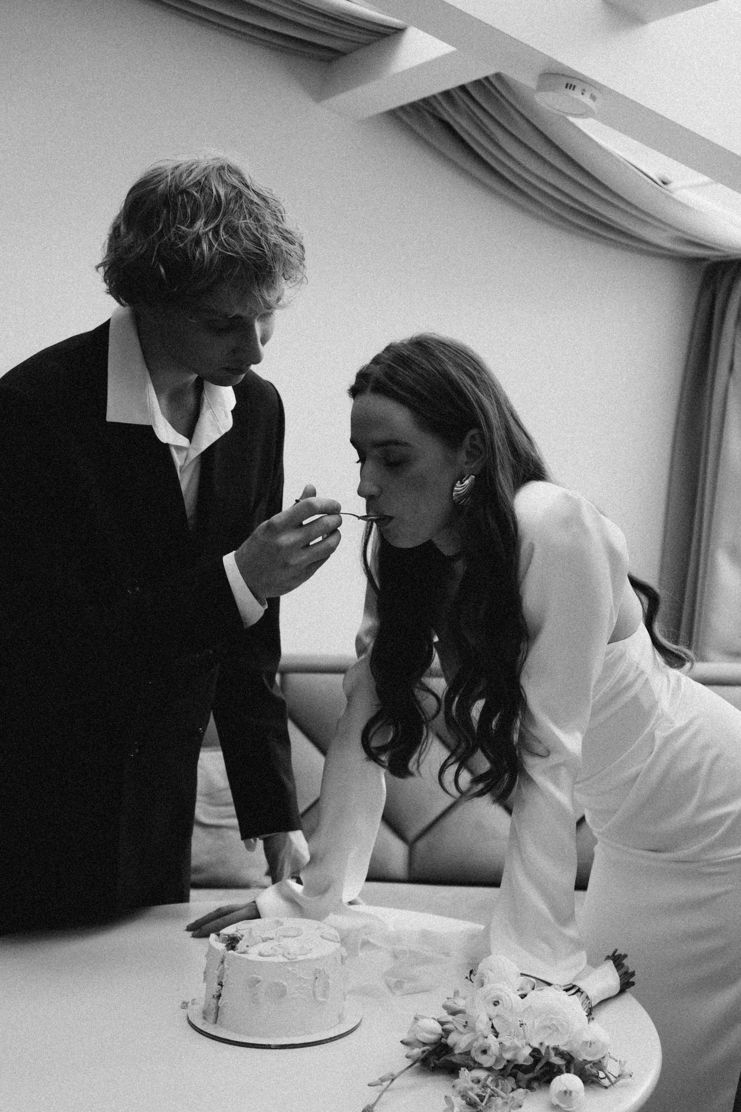 СВАДЕБНАЯ СЬЕМКА В ОТЕЛЕ. СБОРЫ ЖЕНИХА И НЕВЕСТЫ И ТАКЖЕ ТОР И ПОДГОТОВКА К ПРОГУЛКЕ. Профессиональный фотограф, Санкт-Петербург — Виктория Богомолова