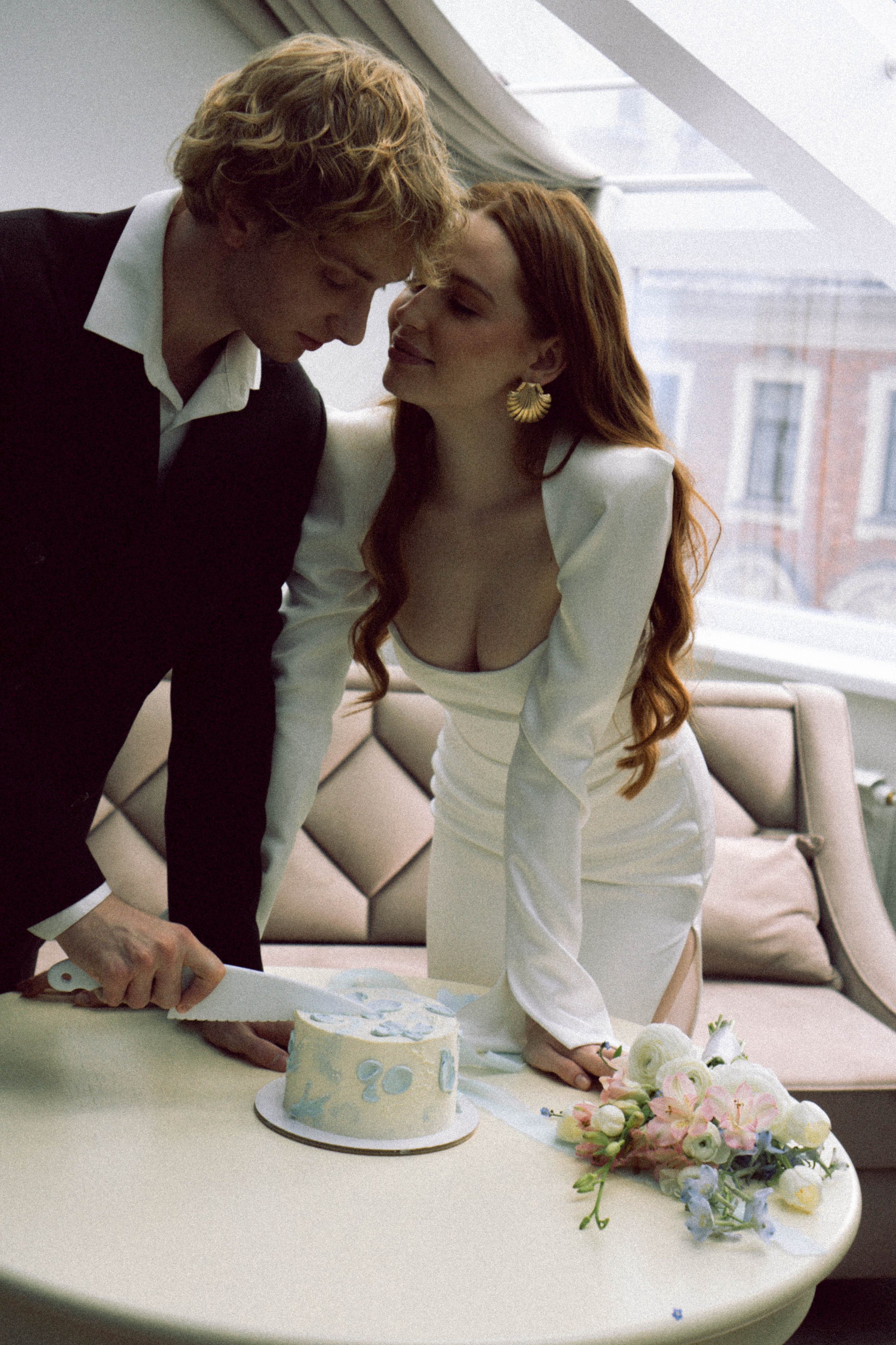 СВАДЕБНАЯ СЬЕМКА В ОТЕЛЕ. СБОРЫ ЖЕНИХА И НЕВЕСТЫ И ТАКЖЕ ТОР И ПОДГОТОВКА К ПРОГУЛКЕ. Профессиональный фотограф, Санкт-Петербург — Виктория Богомолова