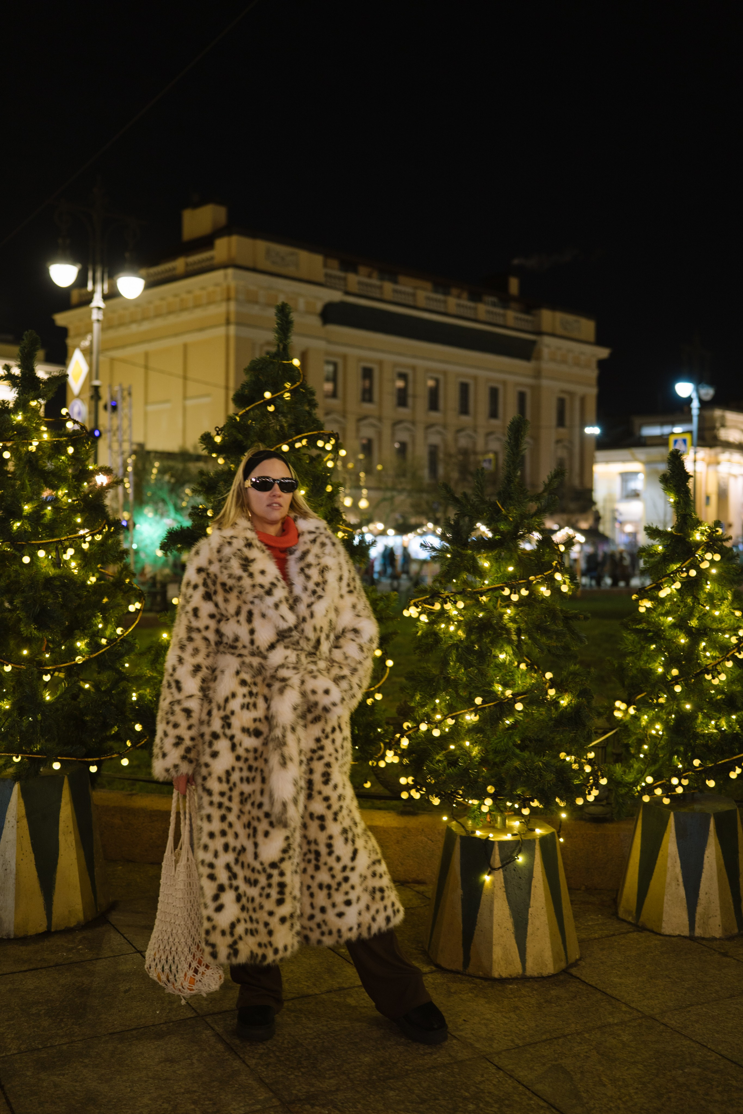 ПРОГУЛКА НА МАНЕЖНОЙ ПЛОЩАДИ ДЛЯ ДЕВУШКИ ПЕРЕД НОВЫМ ГОДОМ (НОВОГОДНЯЯ ФОТОСЕССИИЯ НА МАНЕЖНОЙ ПЛОЩАДИ). Профессиональный фотограф, Санкт-Петербург — Виктория Богомолова