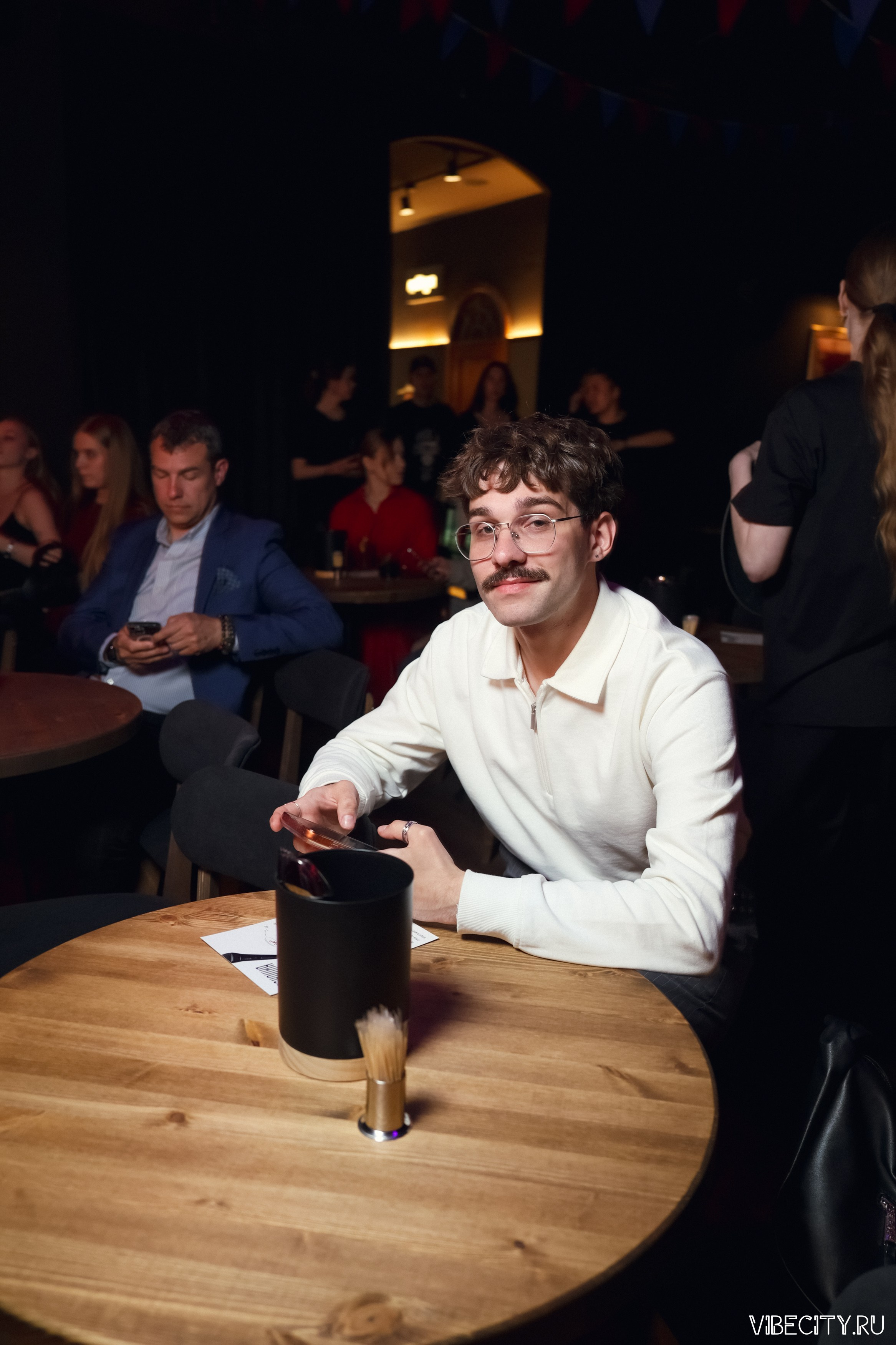 Стендап клуб Локация. VIBECITY.RU Вайб Сити Ру Фоторепортажи Фотоотчеты Калининград