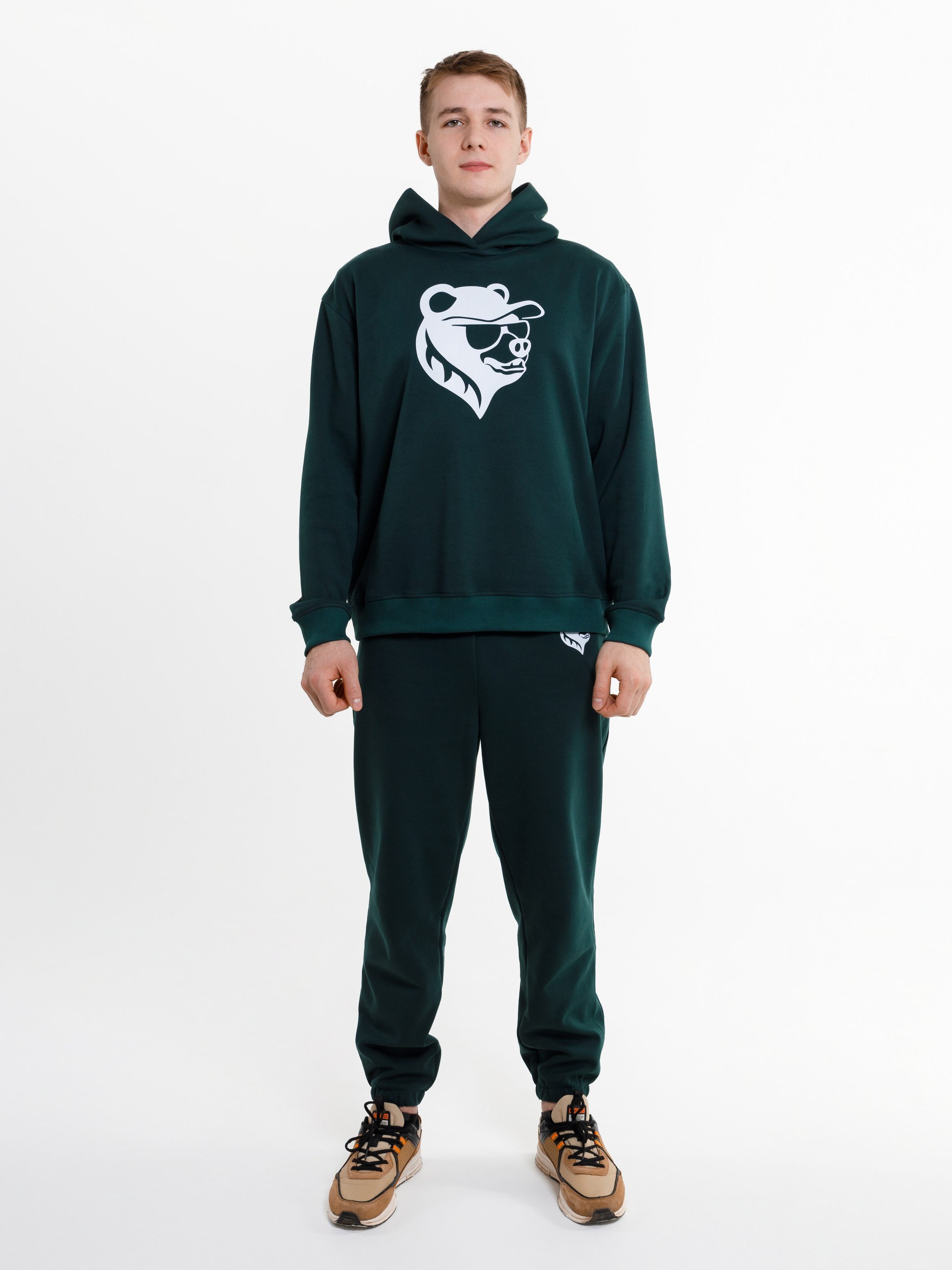 Съемка мужского спортивного костюма для Wildberries. СЕМЕЙНЫЙ И ПРЕДМЕТНЫЙ ФОТОГРАФ — ЛЕНА ГОНЧАР | КРАСНОДАР | МАЙКОП