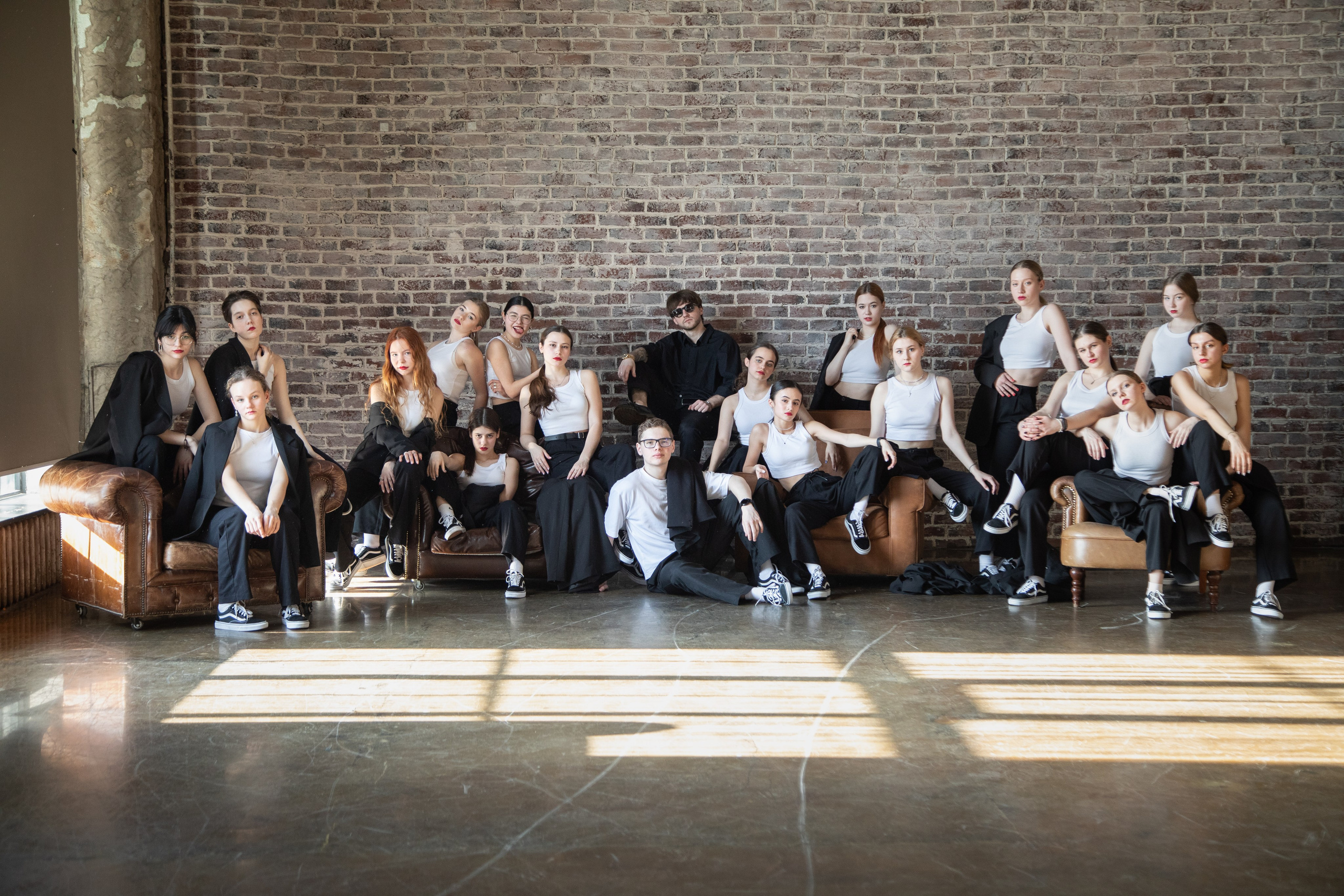 Галерея фотографий для старшей школы. Выпускные фотоальбомы на заказ в Москве. Ксения Фоломкина