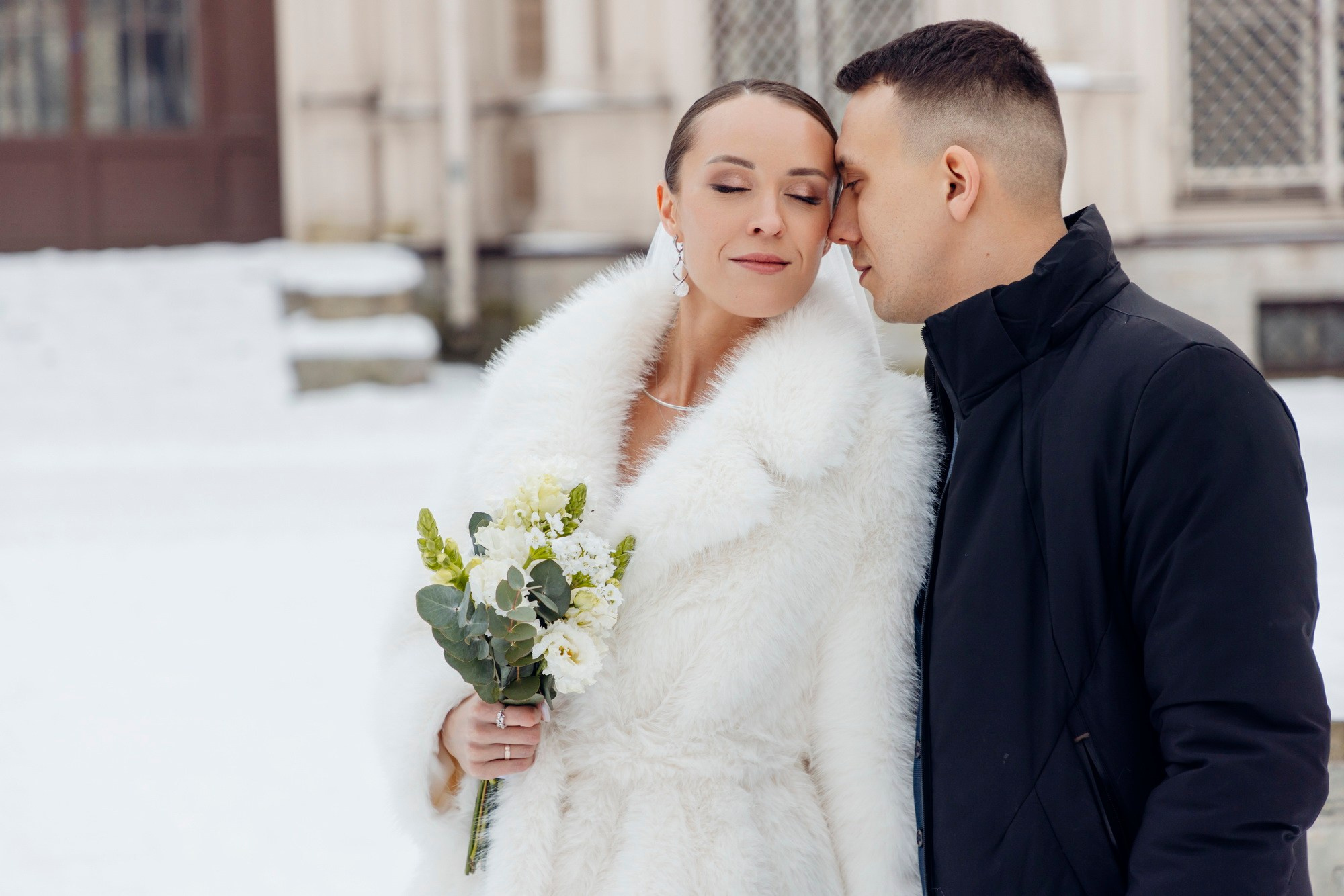 где купить свадебный букет, какой подарок подарить на свадьбу, свадебное платье где купить спб, свадебный салон, актуальные свадебные платья 2025, костюм для жениха, какой ресторан выбрать спб, отель для свадьбы