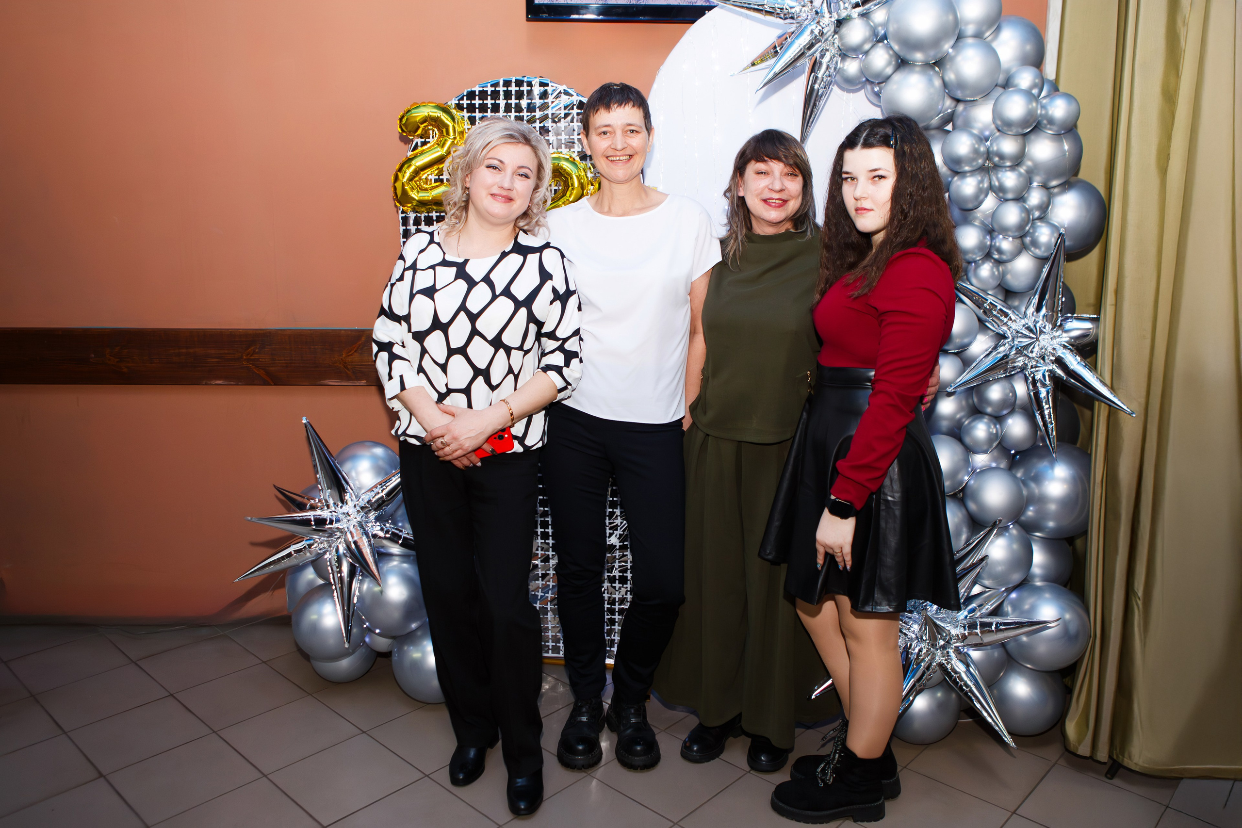 КОРПОРАТИВ 20.12.24 (кафе — АТМОСФЕРА). Профессиональный фотограф в Мценске и Орловской области