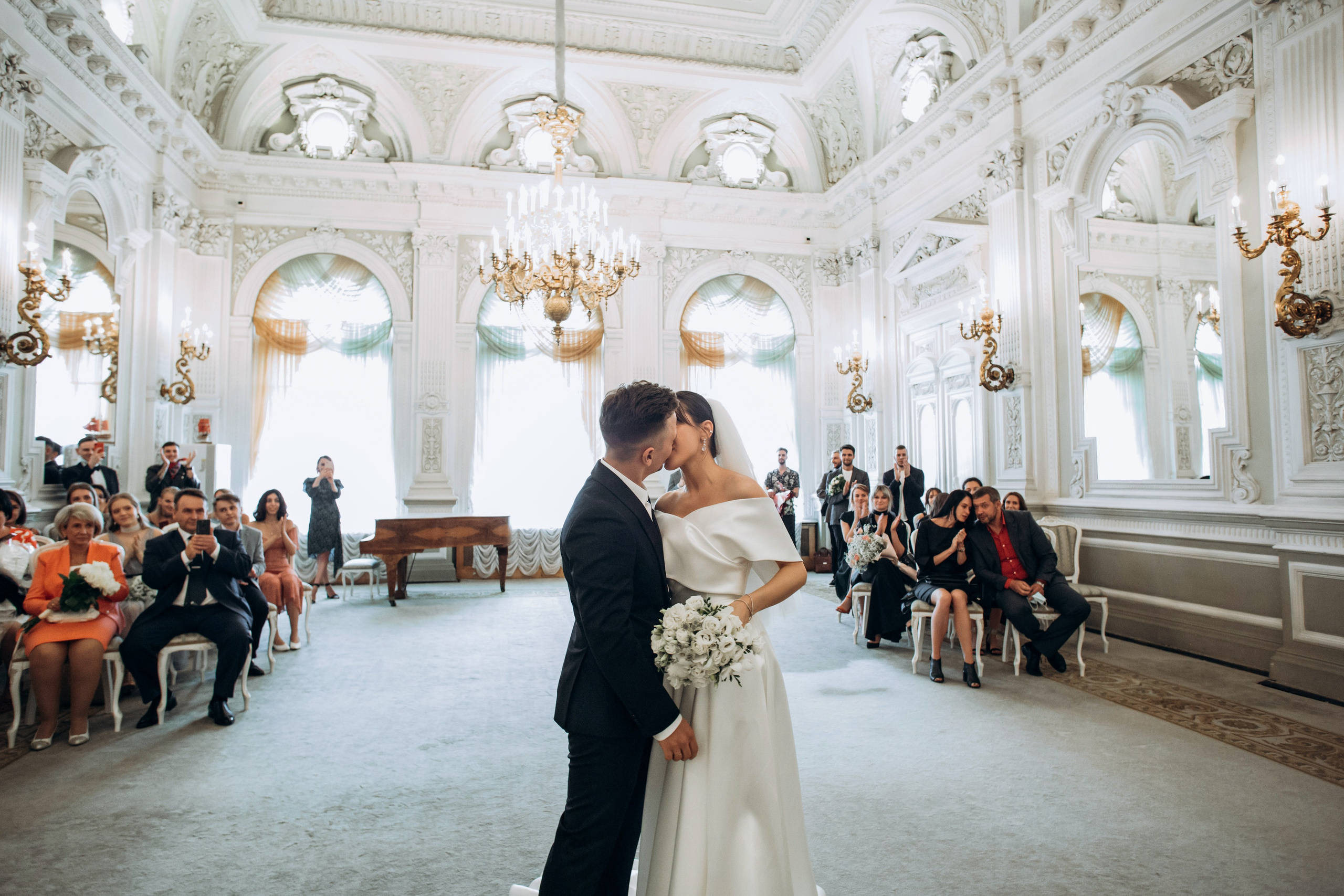 Свадьба на катере. Свадебный фотограф в Санкт-Петербурге Вика Стукачева