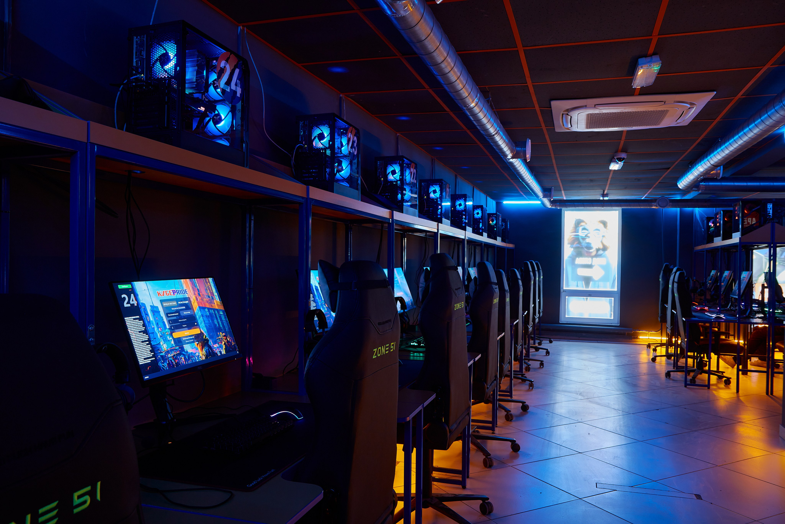 Фотосъёмка компьютерного клуба. Предметный и репортажный фотограф Алексей Кротов