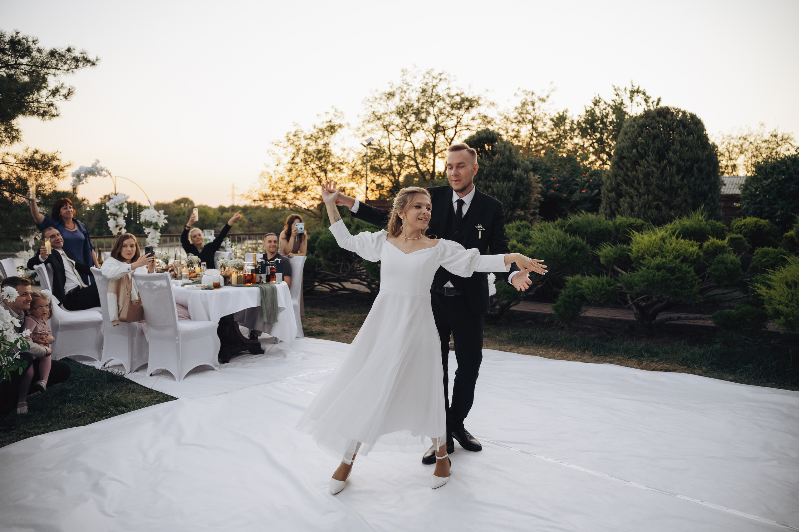 Свадебная съемка в Ростове, прогулка на яхте и семейный ужин за городом