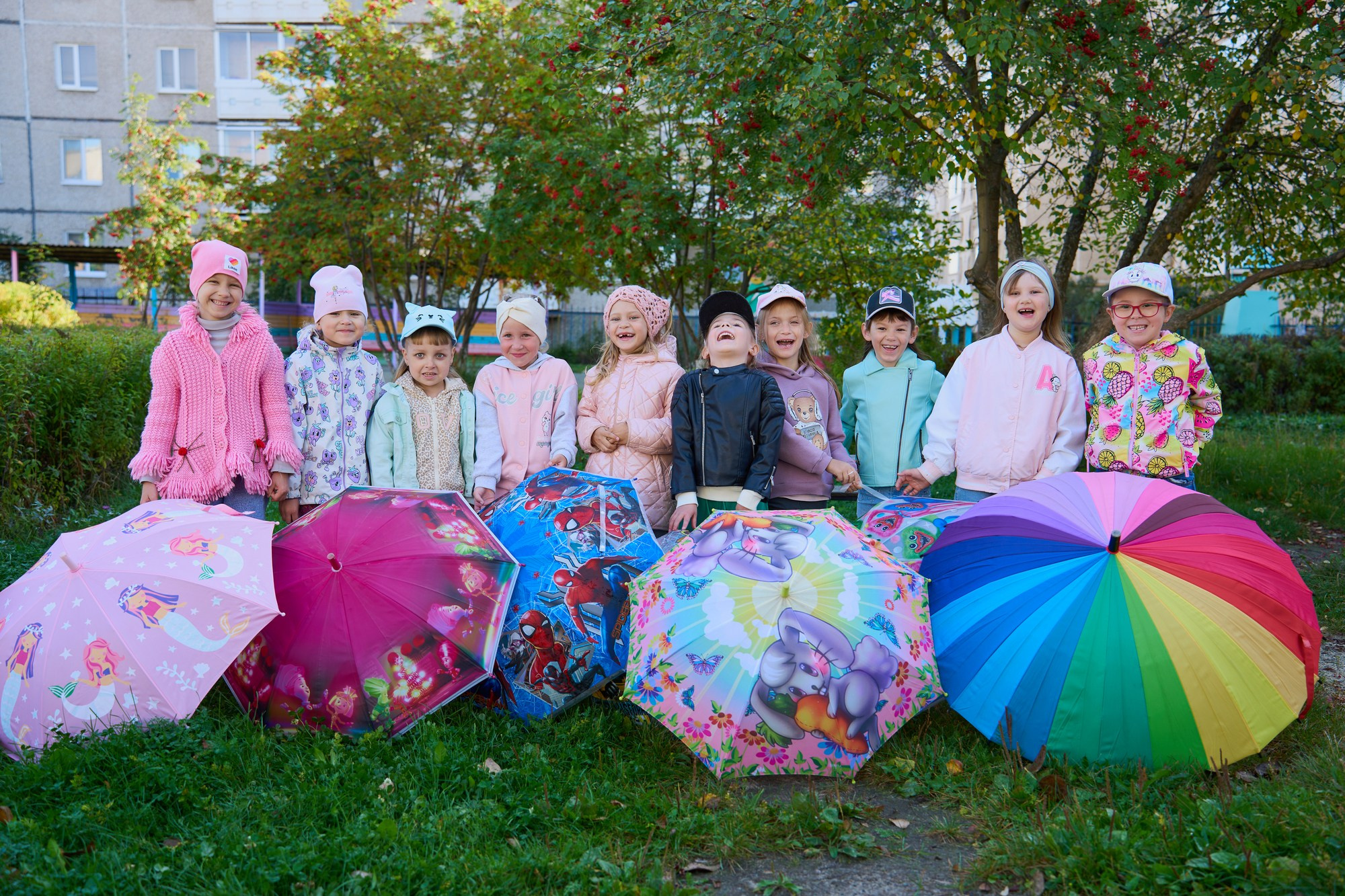 В детском саду на прогулке осенью. Детский и семейный фотограф в Нижнем Тагиле Светлана Пономаренко