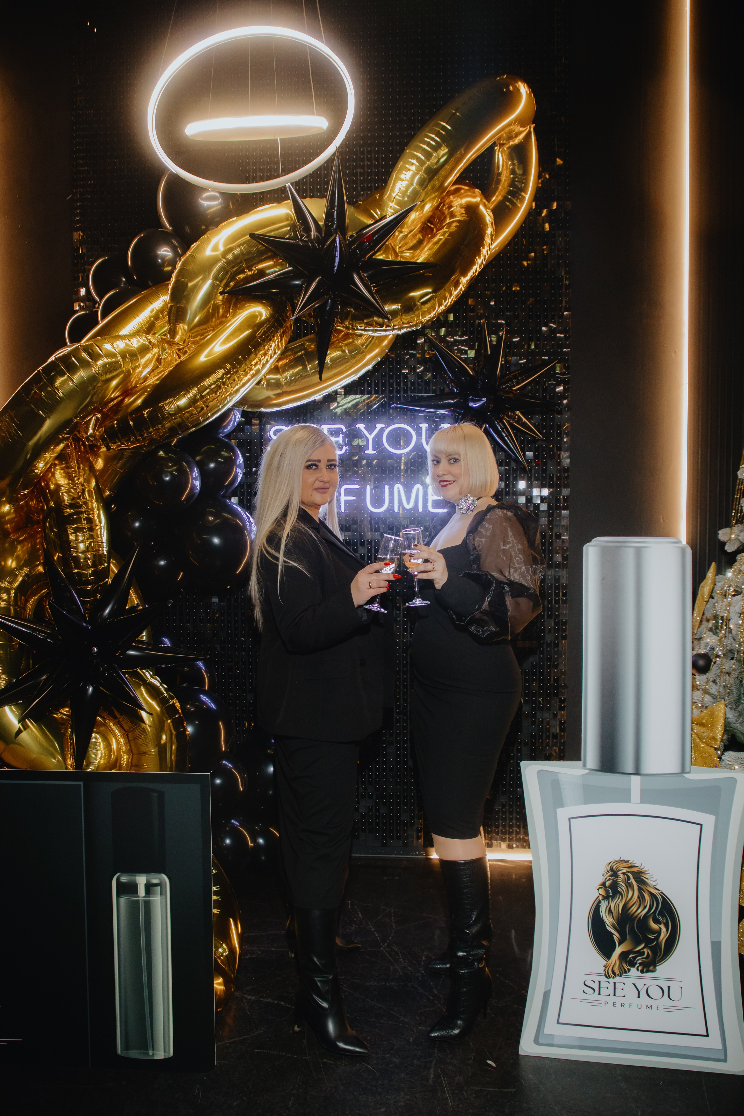 See `You Perfume. Фотограф в Москве и Санкт-Петербурге Дарина