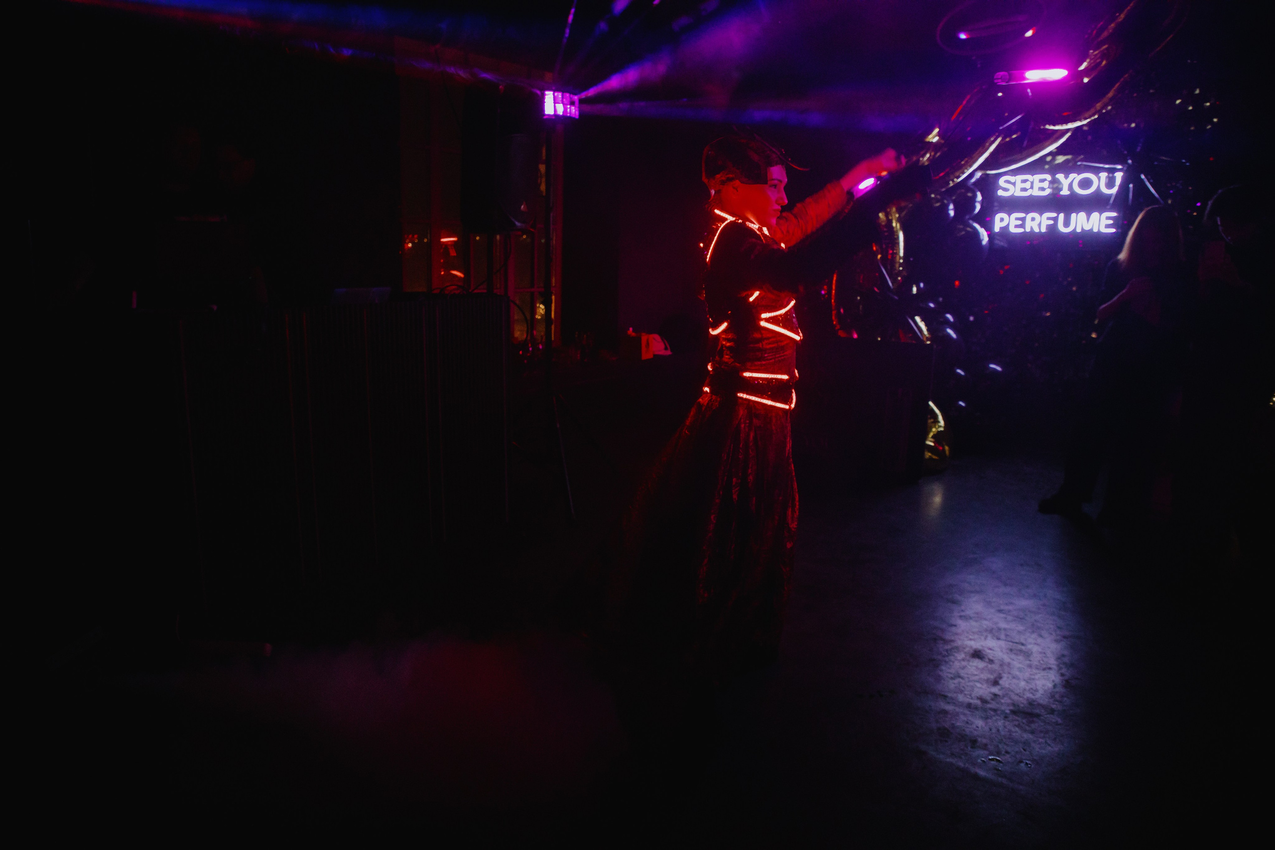 See `You Perfume. Фотограф в Москве и Санкт-Петербурге Дарина