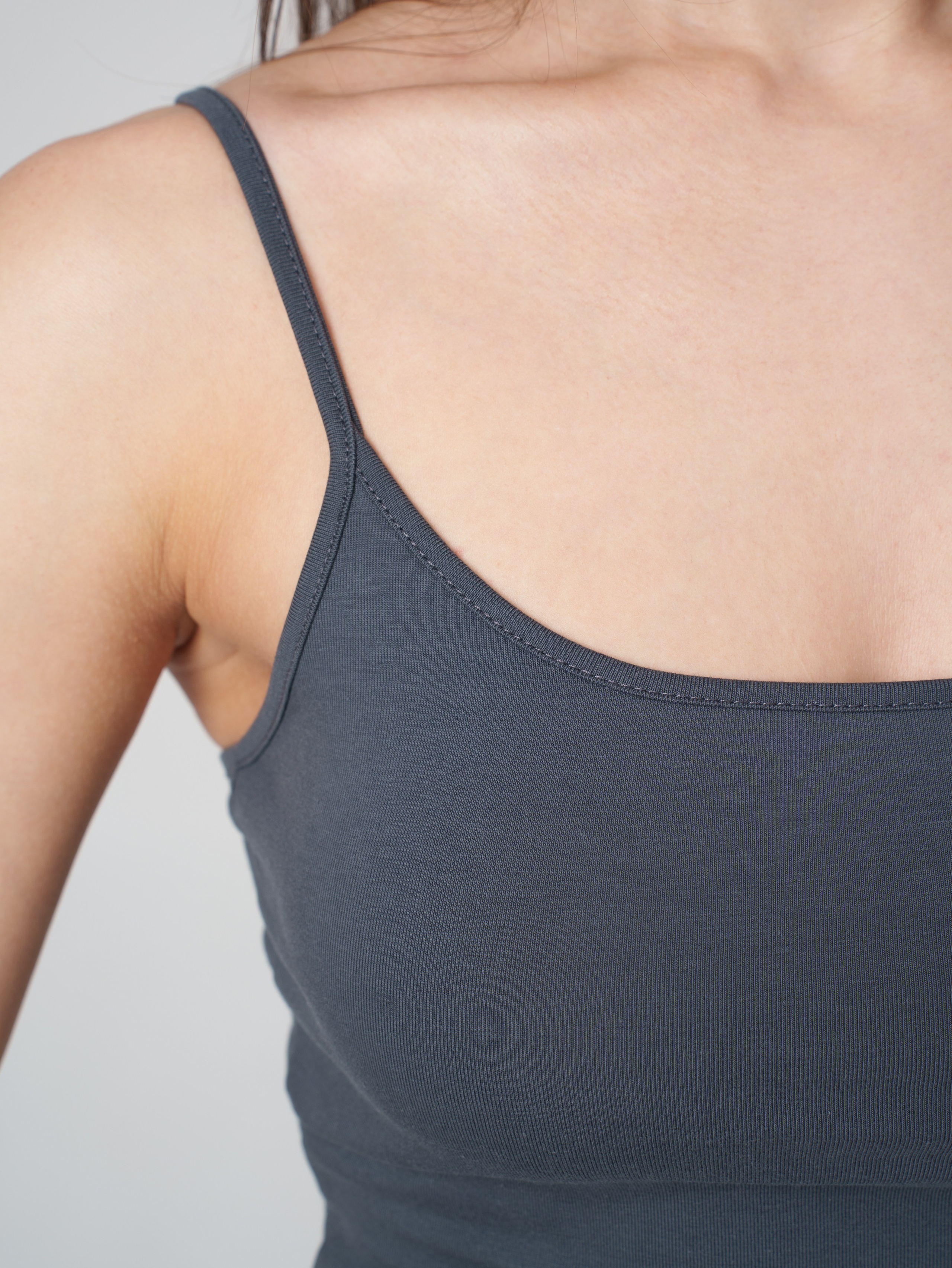 Топы на сером фоне. Иван Упоров — фотограф, рилсмейкер чебоксары