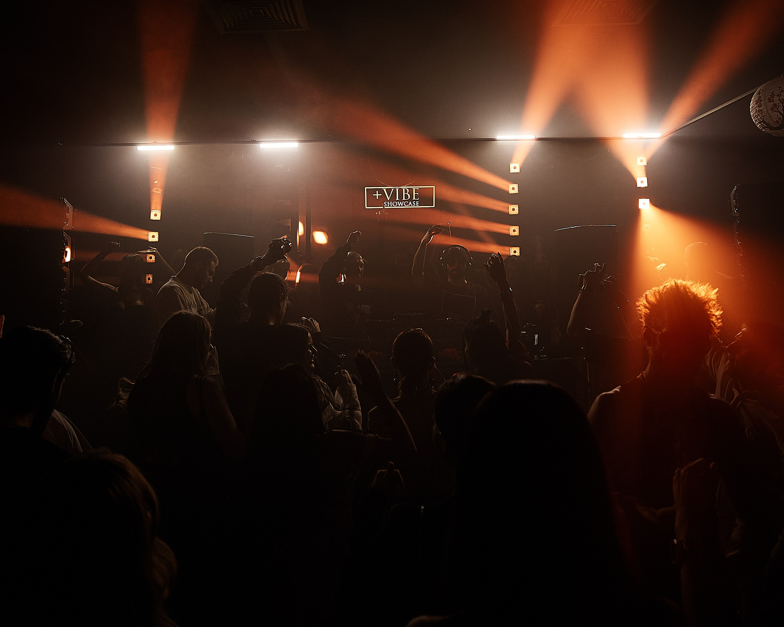 PLUS VIBE Party. Репортажный фотограф в Москве Дмитрий Масленников