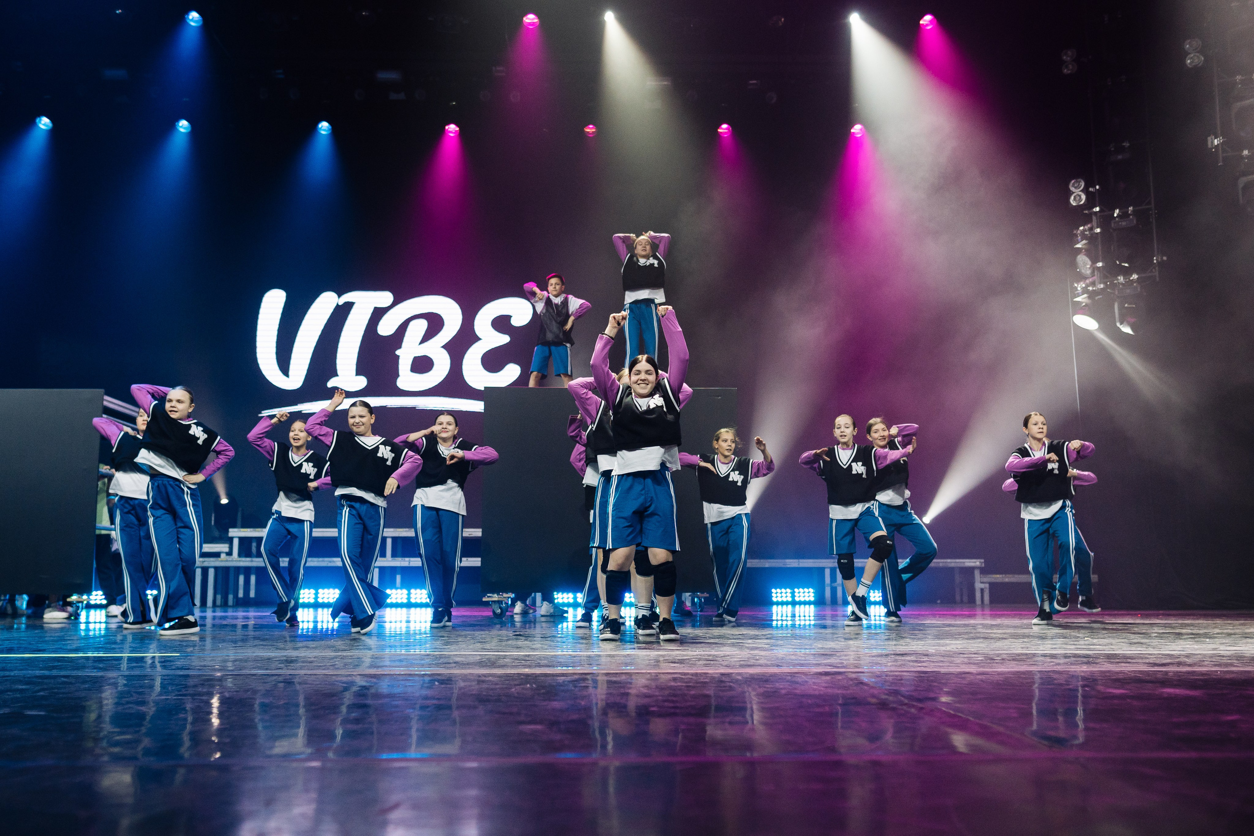 Harleen Joker's dance studio. Репортажный фотограф Красноярск Алекс Чампакхам