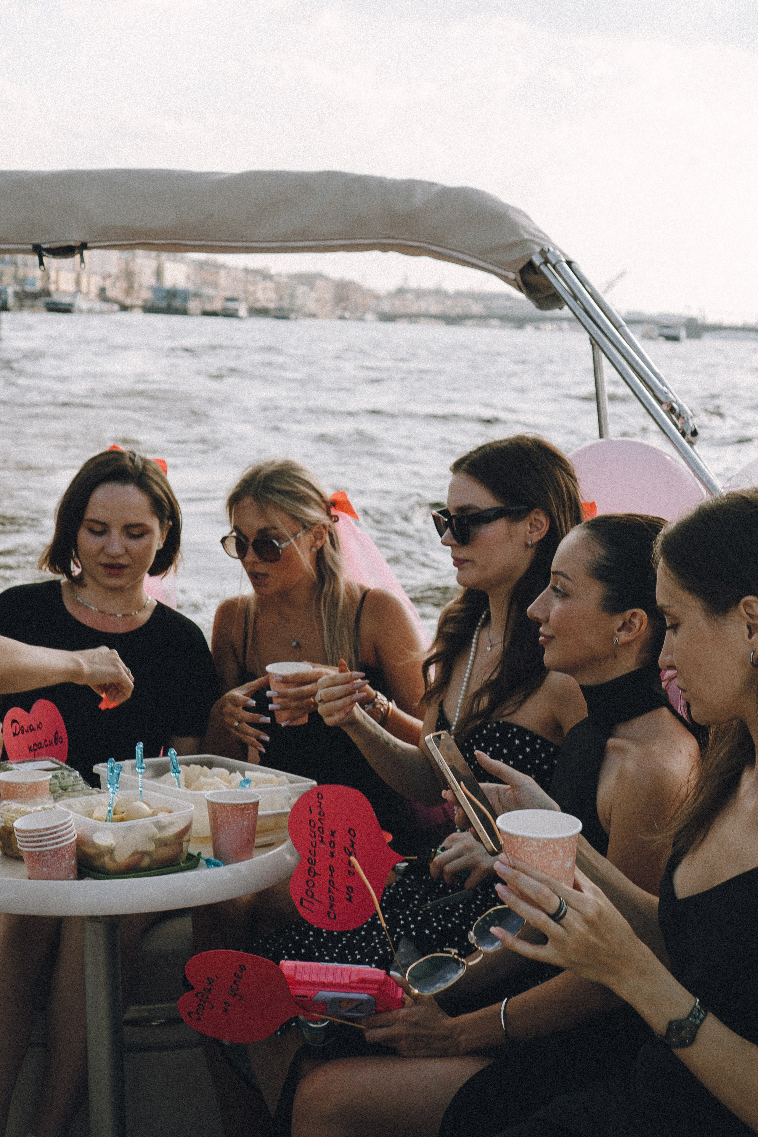 ДЕВИЧНИК НА КАТЕРЕ. Профессиональный фотограф, Санкт-Петербург — Виктория Богомолова