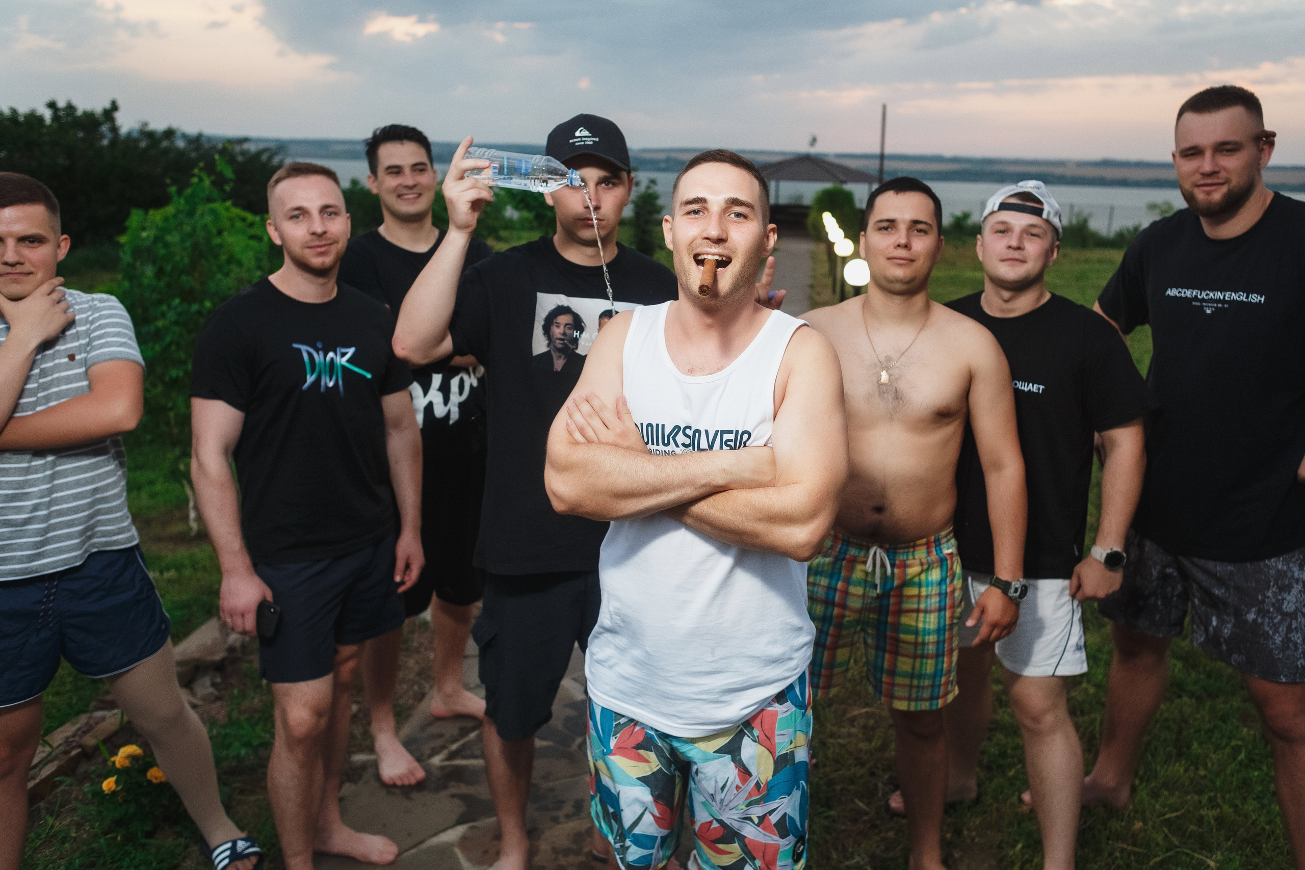 Свадебный фотограф Таганрог — фотосессия в центре города и банкет в коттедже «Виктория». Свадебный и семейный фотограф в Таганроге Бакарюк Антон