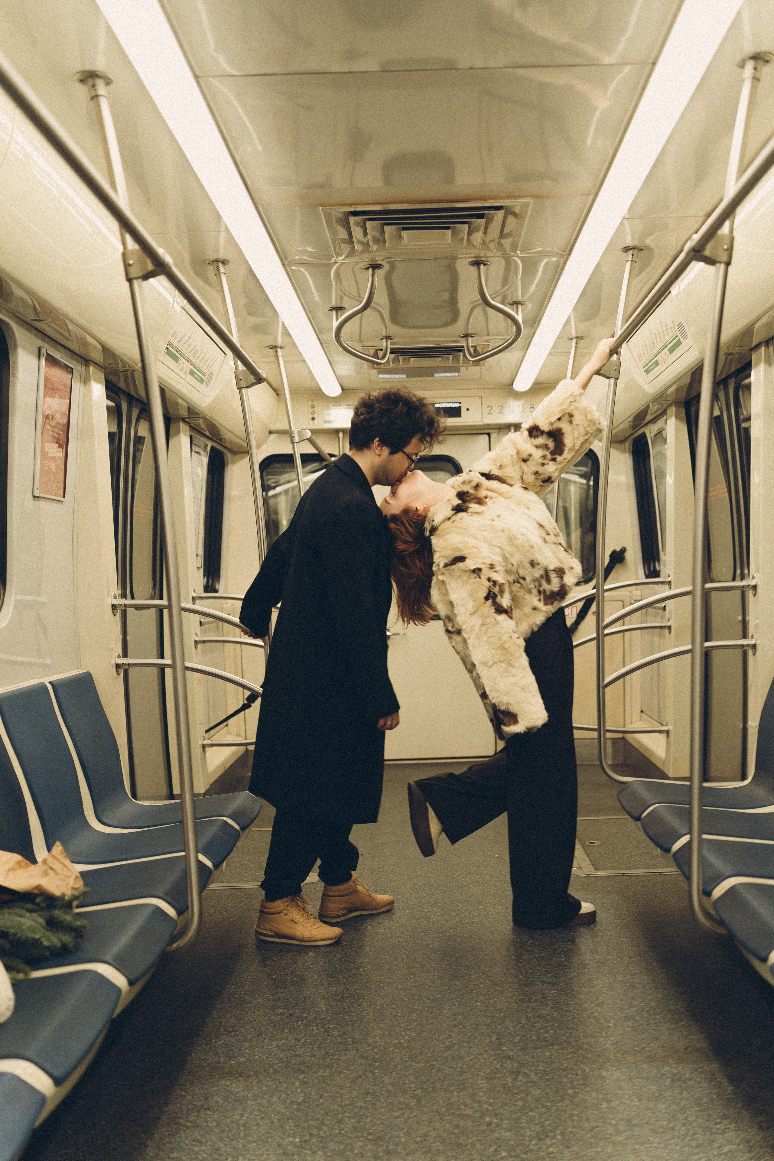 НОВОГОДНЯЯ ФОТОСЕСИИЯ ПАРЫ В МЕТРО ЛЮБОВЬ. Профессиональный фотограф, Санкт-Петербург — Виктория Богомолова