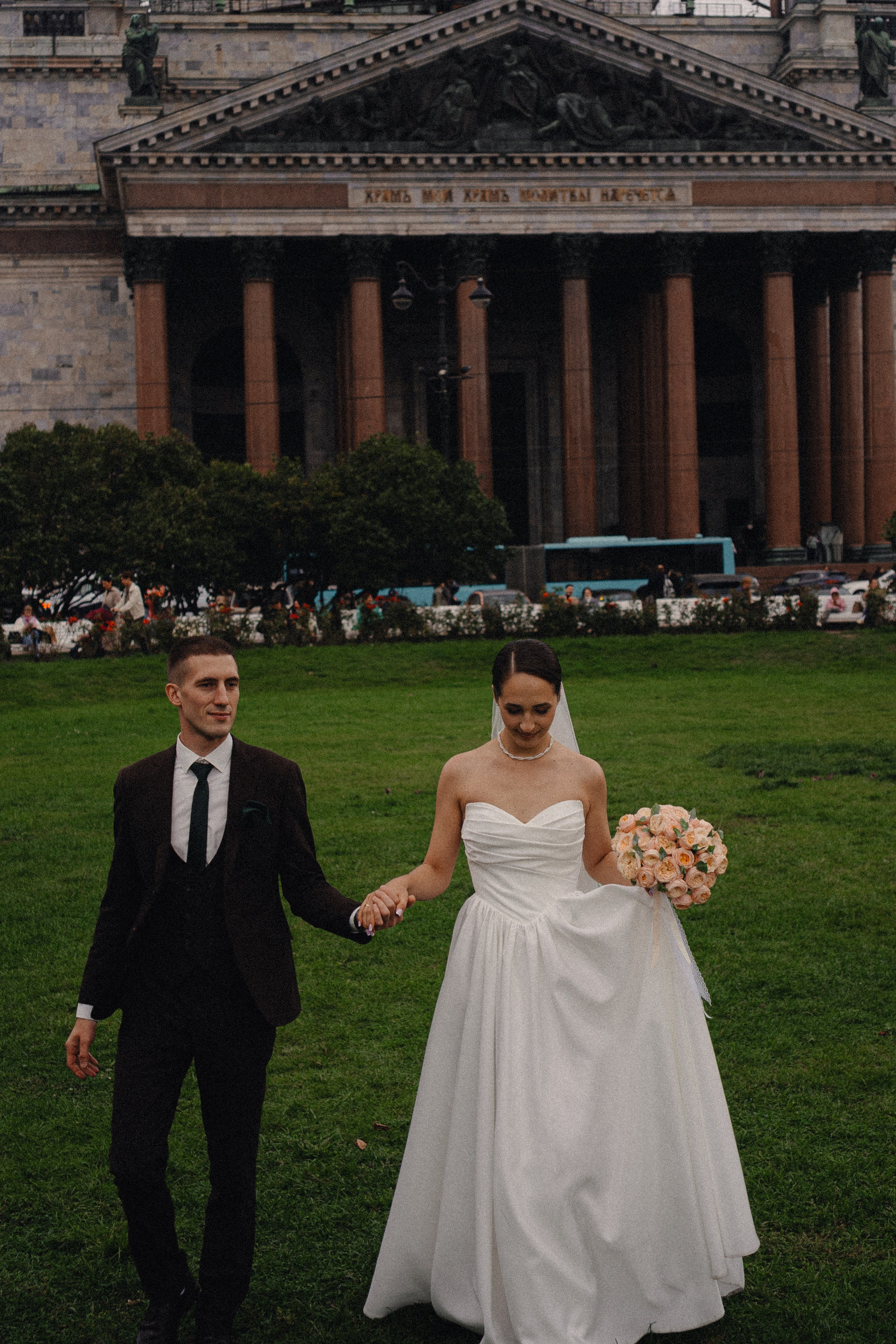 СВАДЕБНАЯ ПРОГУЛКА В САНТК-ПЕТЕРБУРГЕ (ИСАКИЕВСКИЙ СОБОР, ЗИМНЯЯ КАНАВКА, ЭРМИТАЖ И БОЛЬШАЯ МОРСКАЯ УЛИЦА). Профессиональный фотограф, Санкт-Петербург — Виктория Богомолова