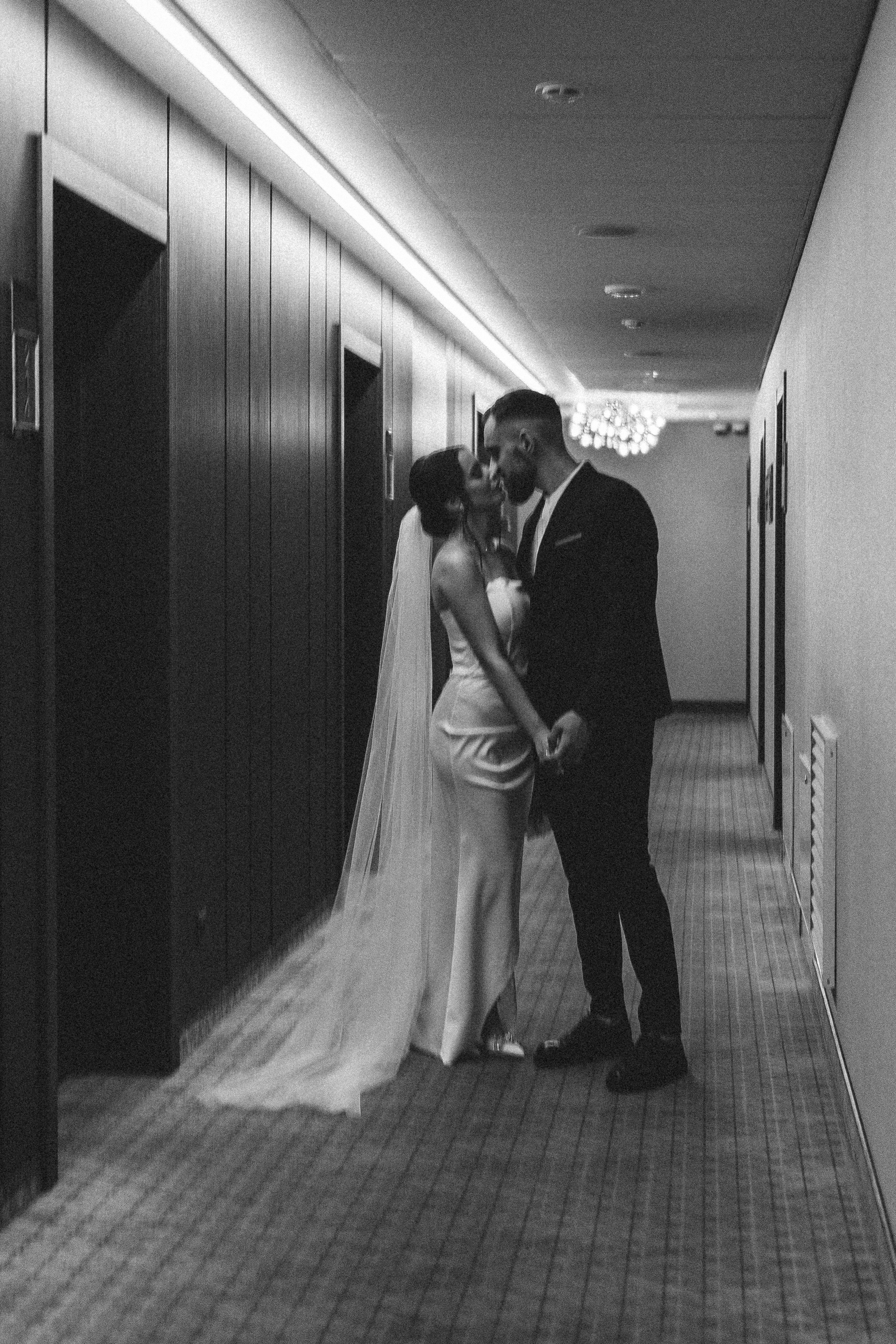 СВАДЕБНАЯ СЬЕМКА СБОРОВ ЖЕНИХА И НЕВЕСТЫ В ОТЕЛЕ И ТАКЖЕ ФОТОСЕССИИЯ В ОТЕЛЕЕ МЕГАПОЛИС БРЯНСК. Профессиональный фотограф, Санкт-Петербург — Виктория Богомолова