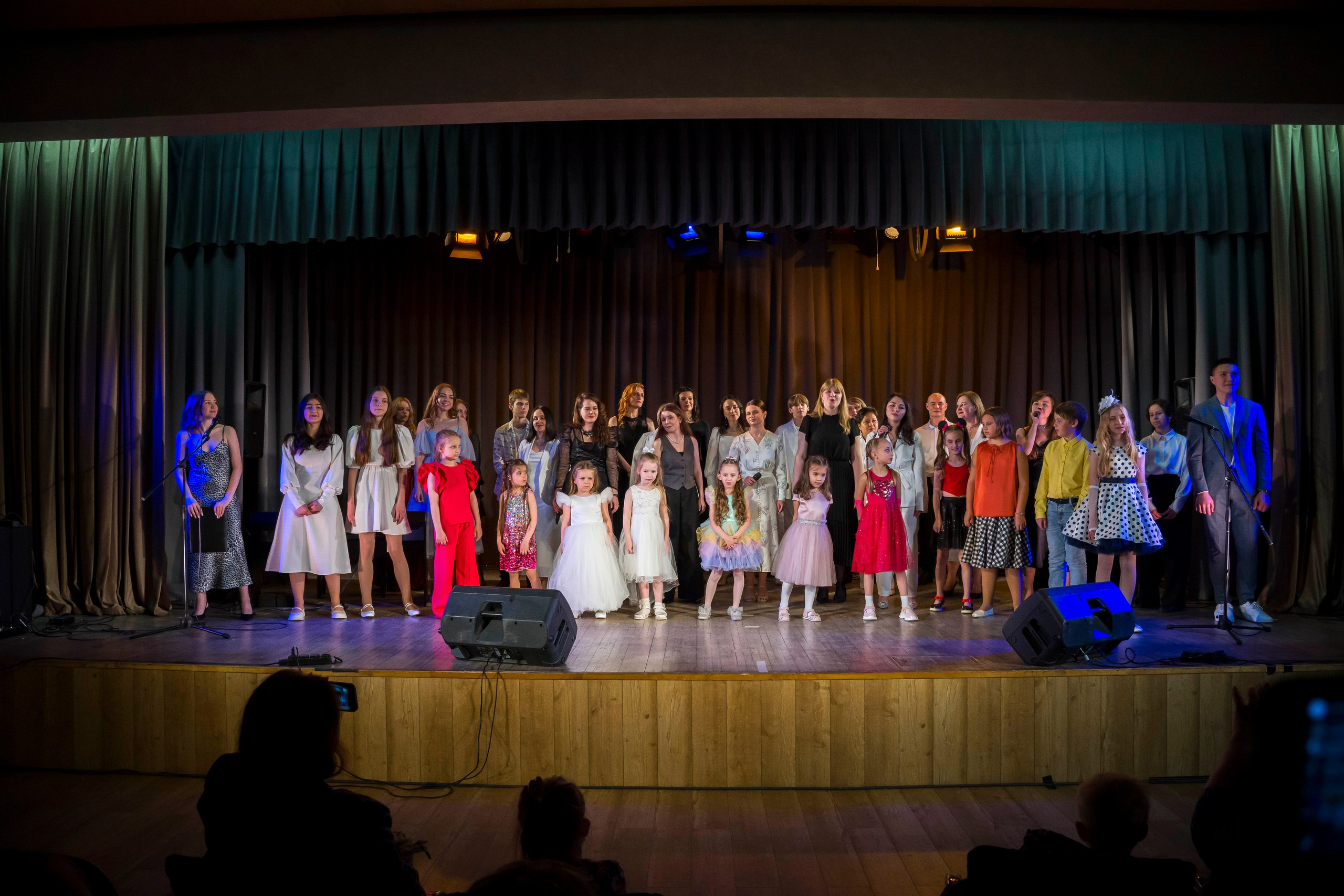 Концерт вокальной студии. Фотограф в Санкт-Петербурге. Репортажная и все съёмки для бизнеса