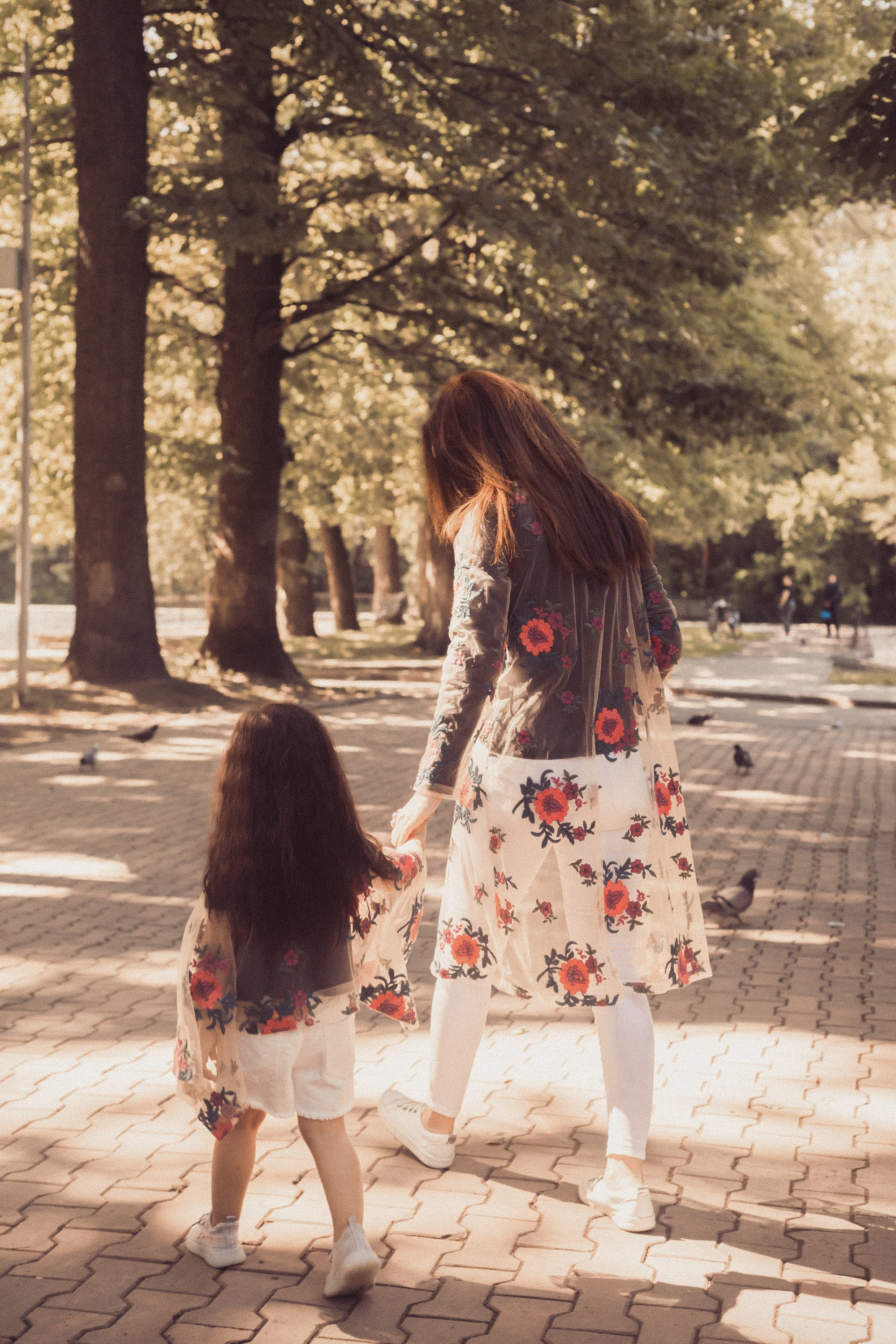 Летняя прогулка мамы и дочери. Фотограф Наталья Гончарова. Снимаю живые портреты в Алматы