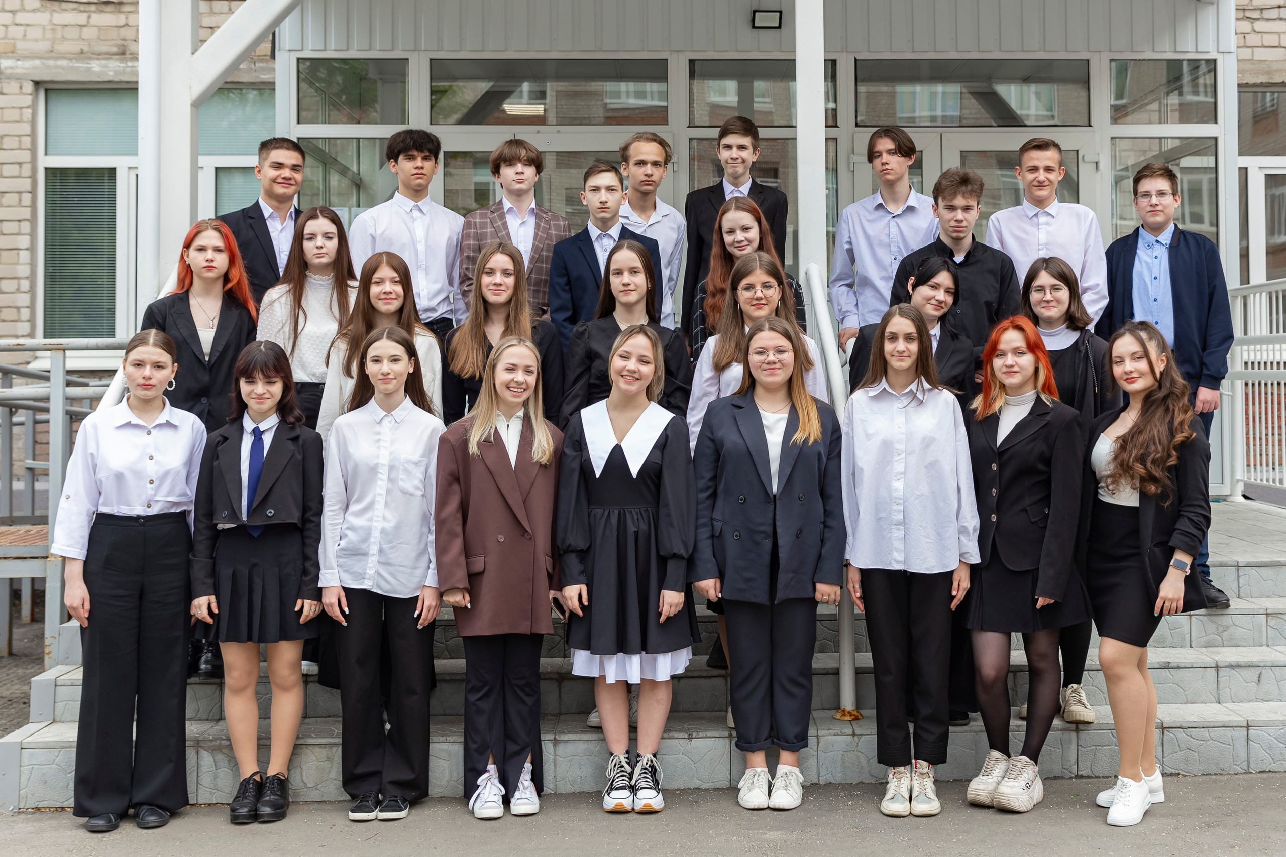 Фотосъемка 9 класс. Свадебный фотограф Марина Суворова и видеооператор Олег Петров