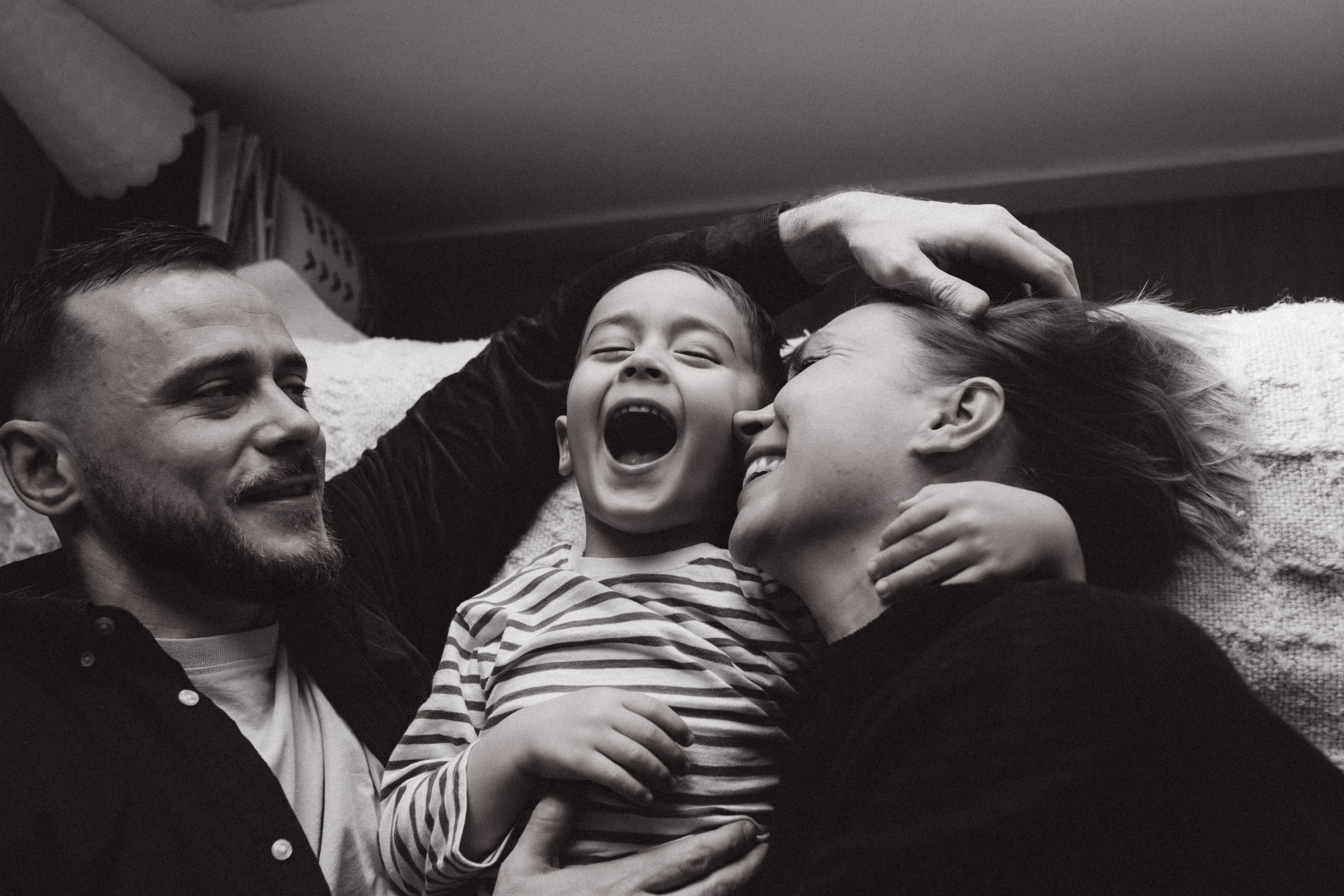 Séance famille à domicile. Photographe des familles et enfants à Nantes et alentours