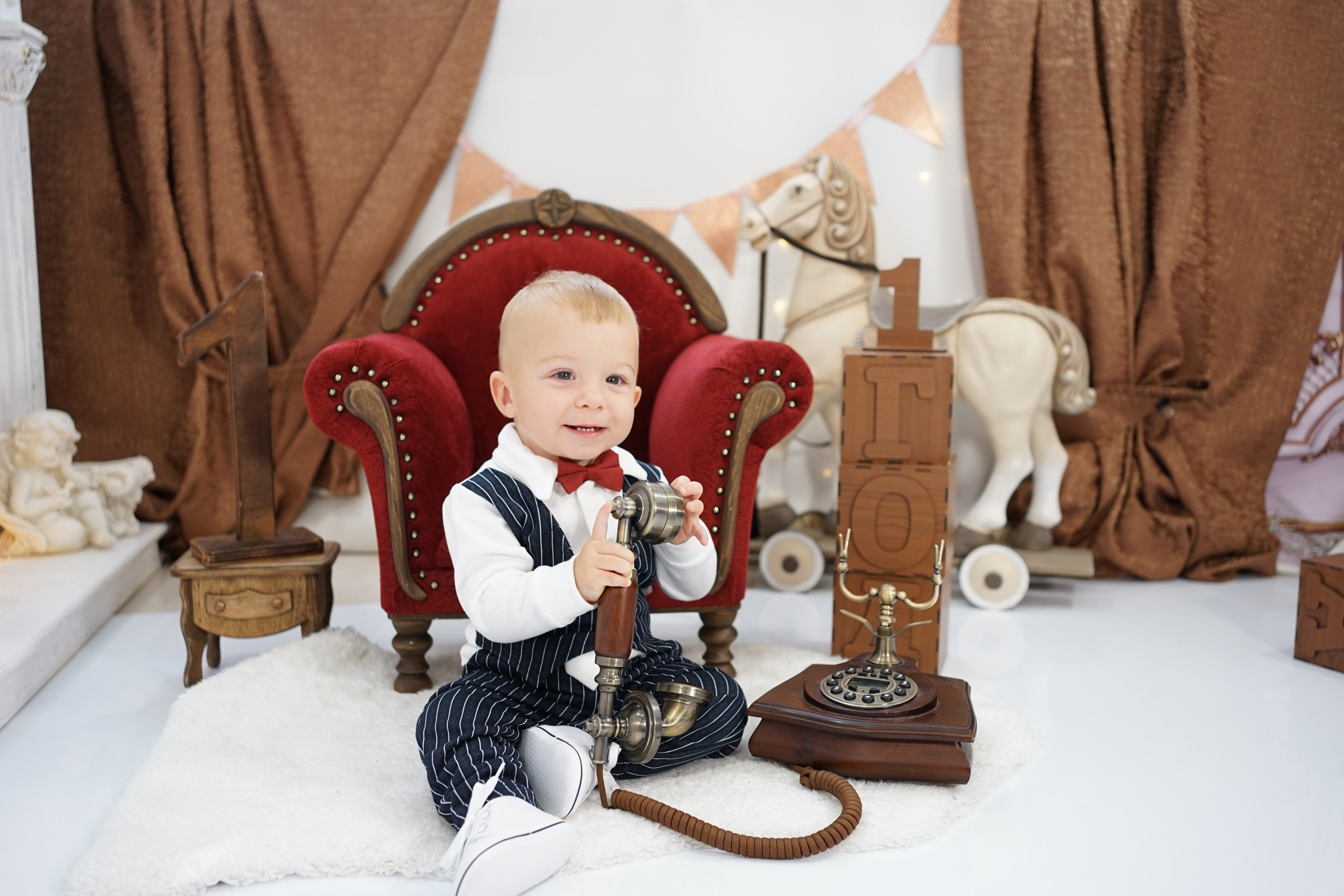 Бордовая зона. Детская Фотостудия ГОДОВАСИКИ в Санкт-Петербурге фотосесия на годик