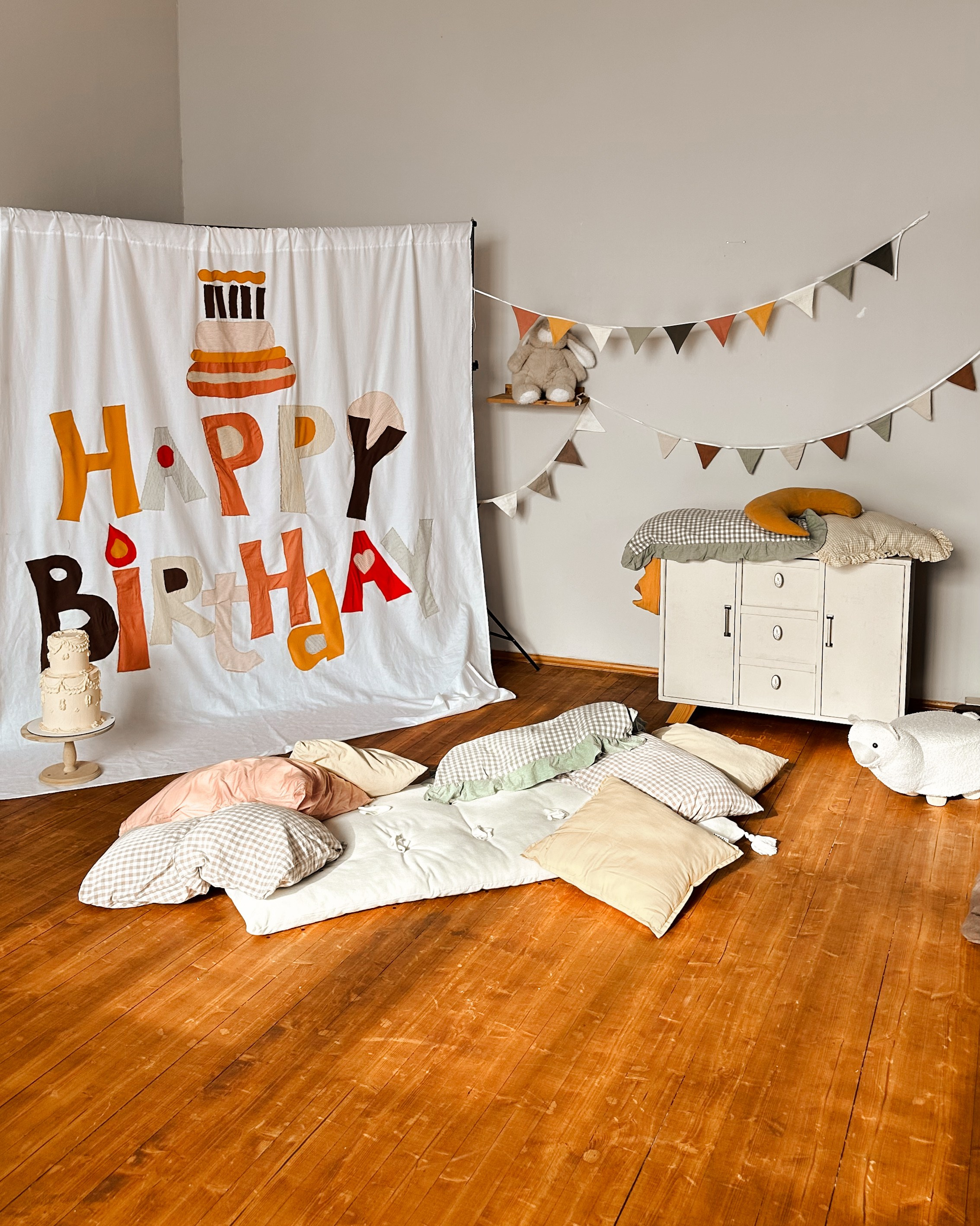 Интерьер фотостудии «Лофт Потолок», город Краснодар, ул. Зиповская 5 литер Х. Семейный и детский фотограф в Краснодаре Анна Трашкова