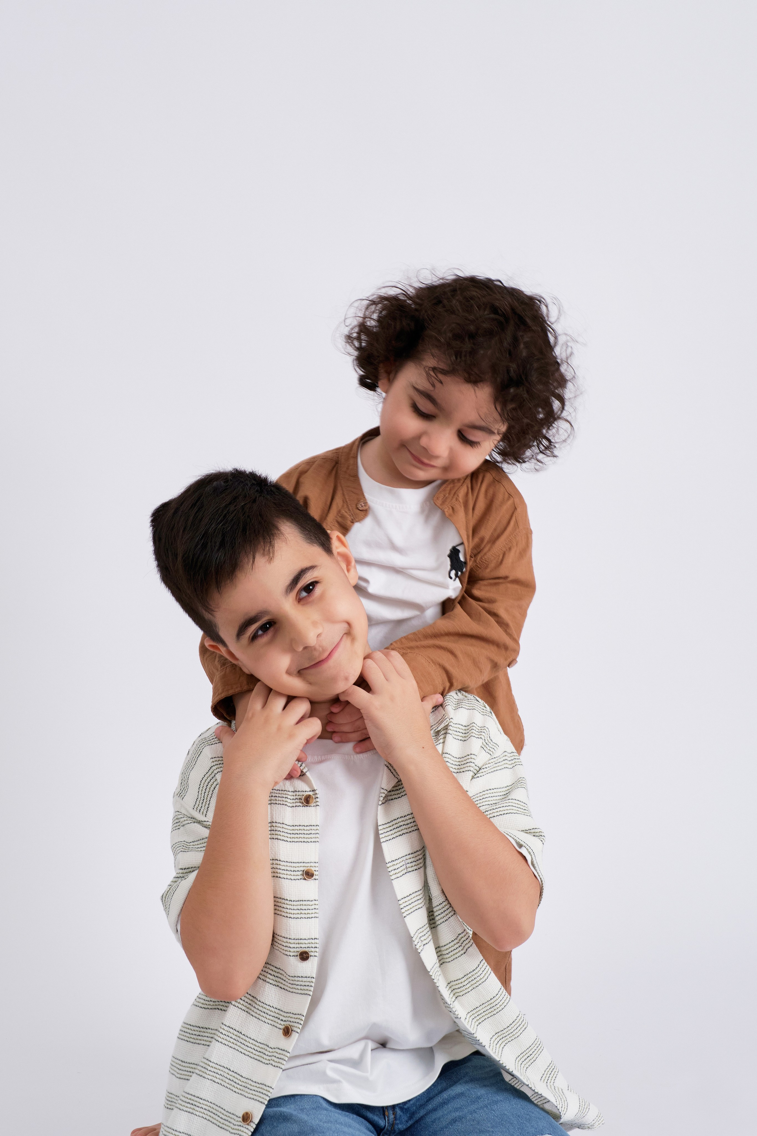 Лилит с прекрасными парнями