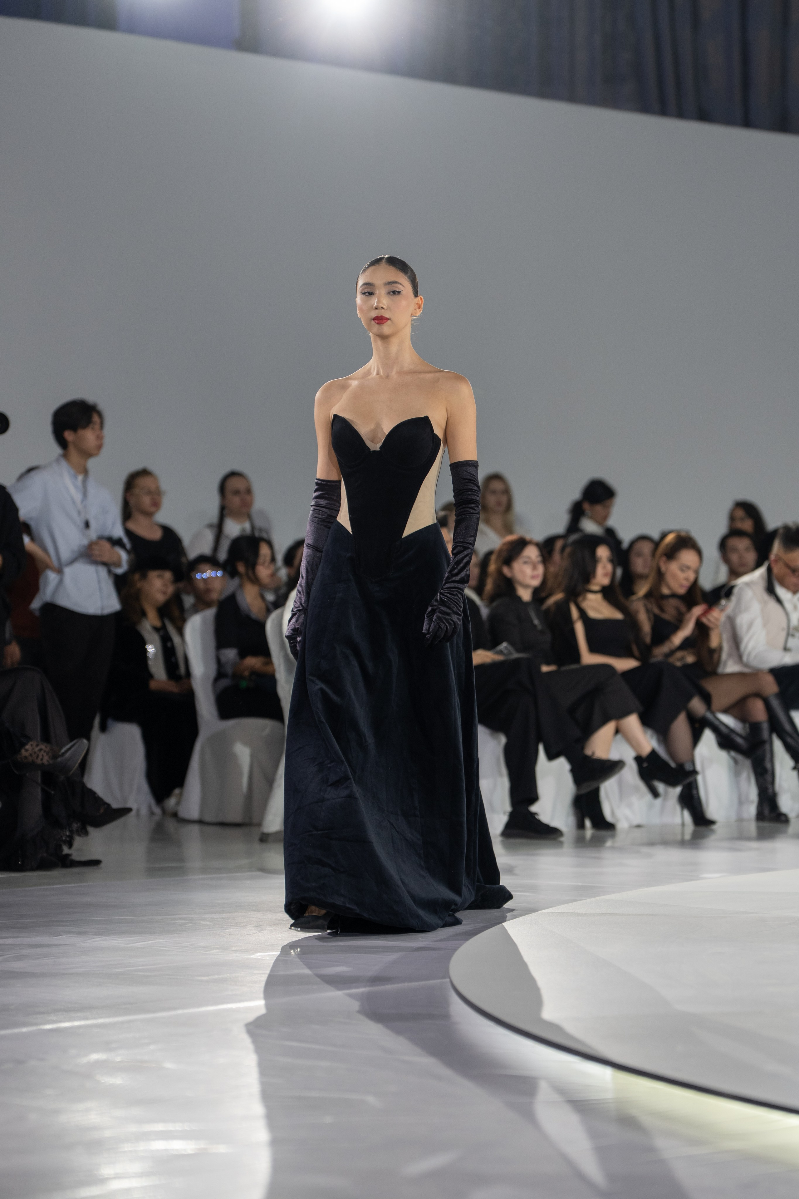 Naiyl Baikuchukov. Сайт Алматинского НЮ АРТ, будуар и фэшн фотографа Дениса Карпенко