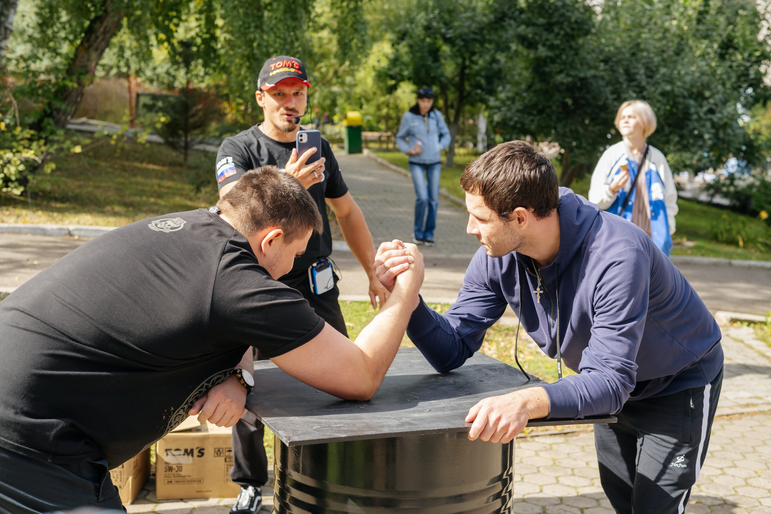 Моторное масло Tom's. Фотограф в Красноярске