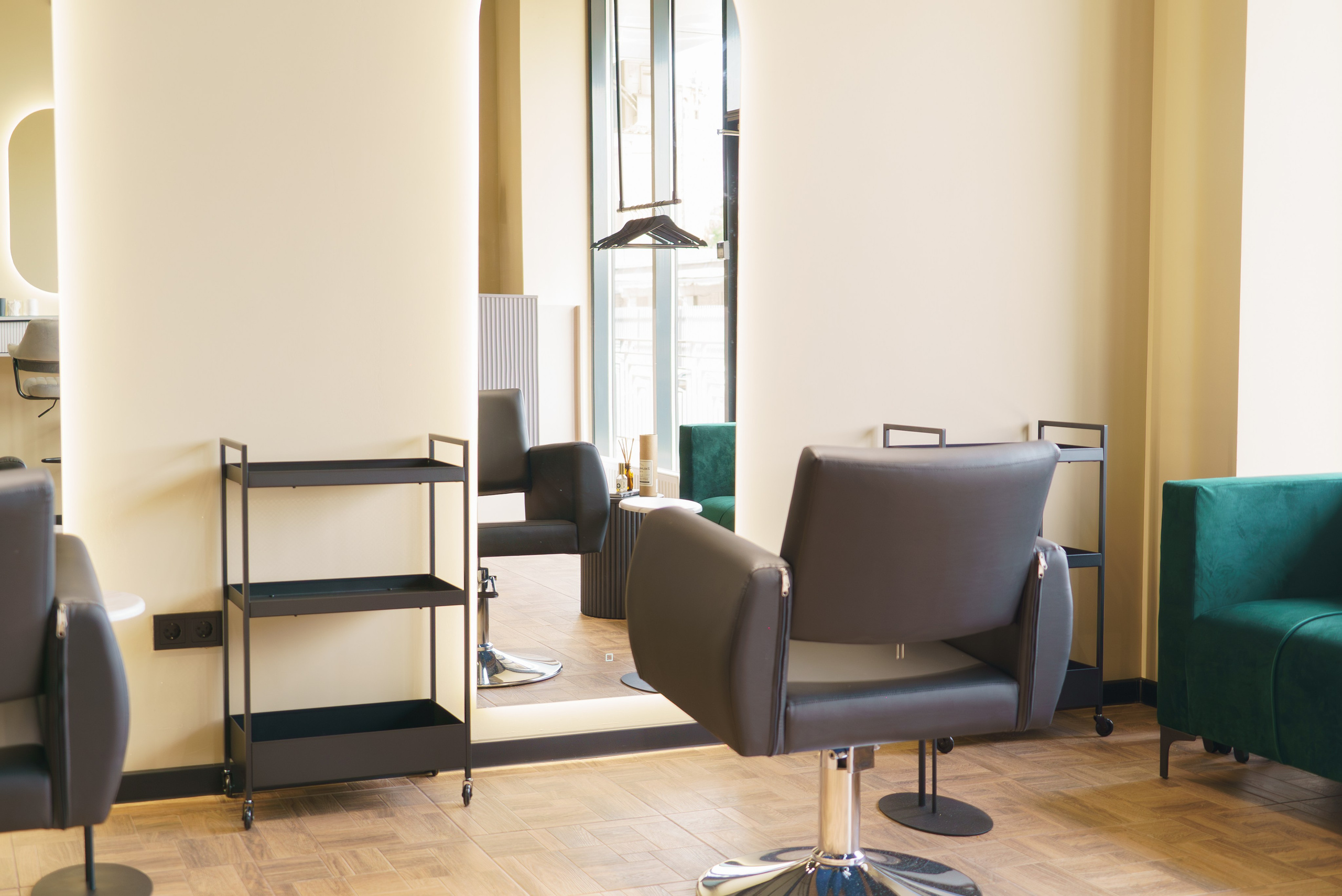 Профессиональная интерьерная фото и видео съемка студий красоты Яркая интерьерная фотосъемка для бьюти-коворкинга и студий. Шедевры для Вас! Фотограф и Видеограф в Краснодаре Пахиев Руслан