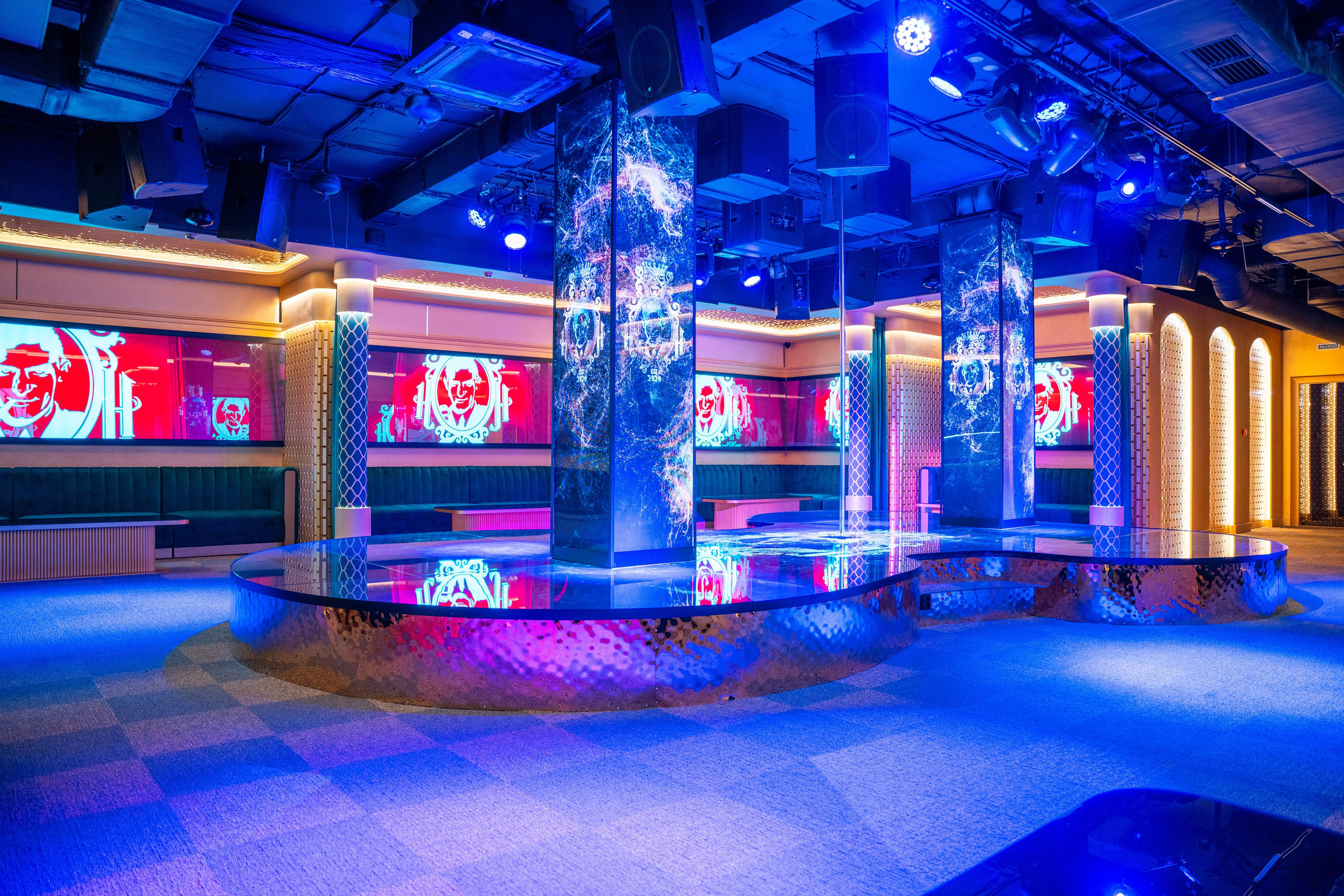 Фотосъемка интерьера стриптиз-клуба Hefner — элитный клуб Краснодара. Интерьерная фотосъемка клуба Hefner в Краснодаре — профессионально. Шедевры для Вас! Фотограф и Видеограф в Краснодаре Пахиев Руслан