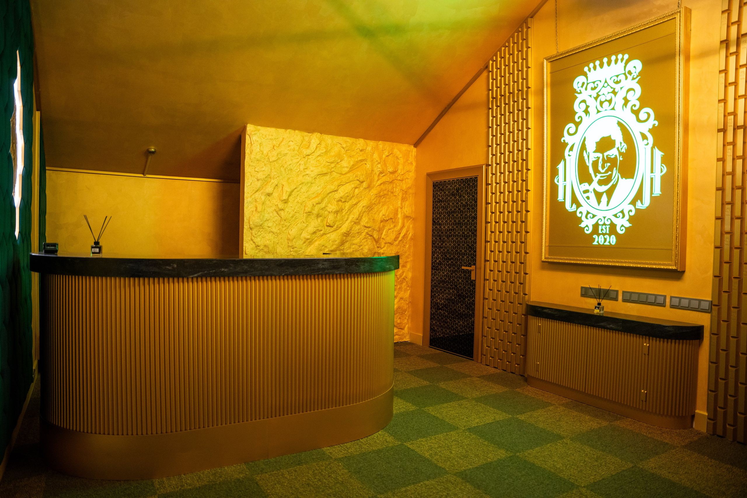 Фотосъемка интерьера стриптиз-клуба Hefner — элитный клуб Краснодара. Интерьерная фотосъемка клуба Hefner в Краснодаре — профессионально. Шедевры для Вас! Фотограф и Видеограф в Краснодаре Пахиев Руслан