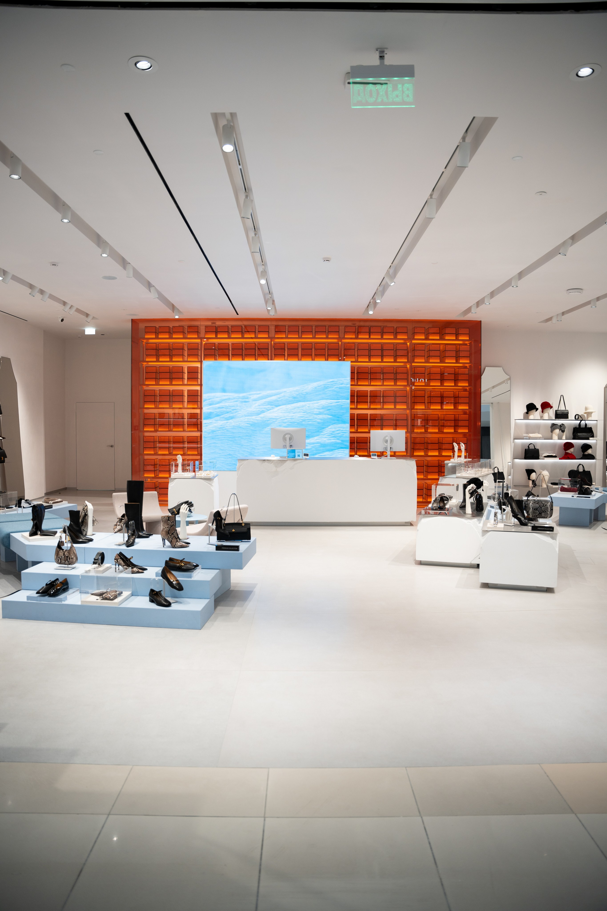 Интерьерная фотосъемка магазина Ekonika в Краснодаре — обувной бренд Профессиональная фотосъемка Ekonika — фирменный магазин в Краснодаре. Шедевры для Вас! Фотограф и Видеограф в Краснодаре Пахиев Руслан