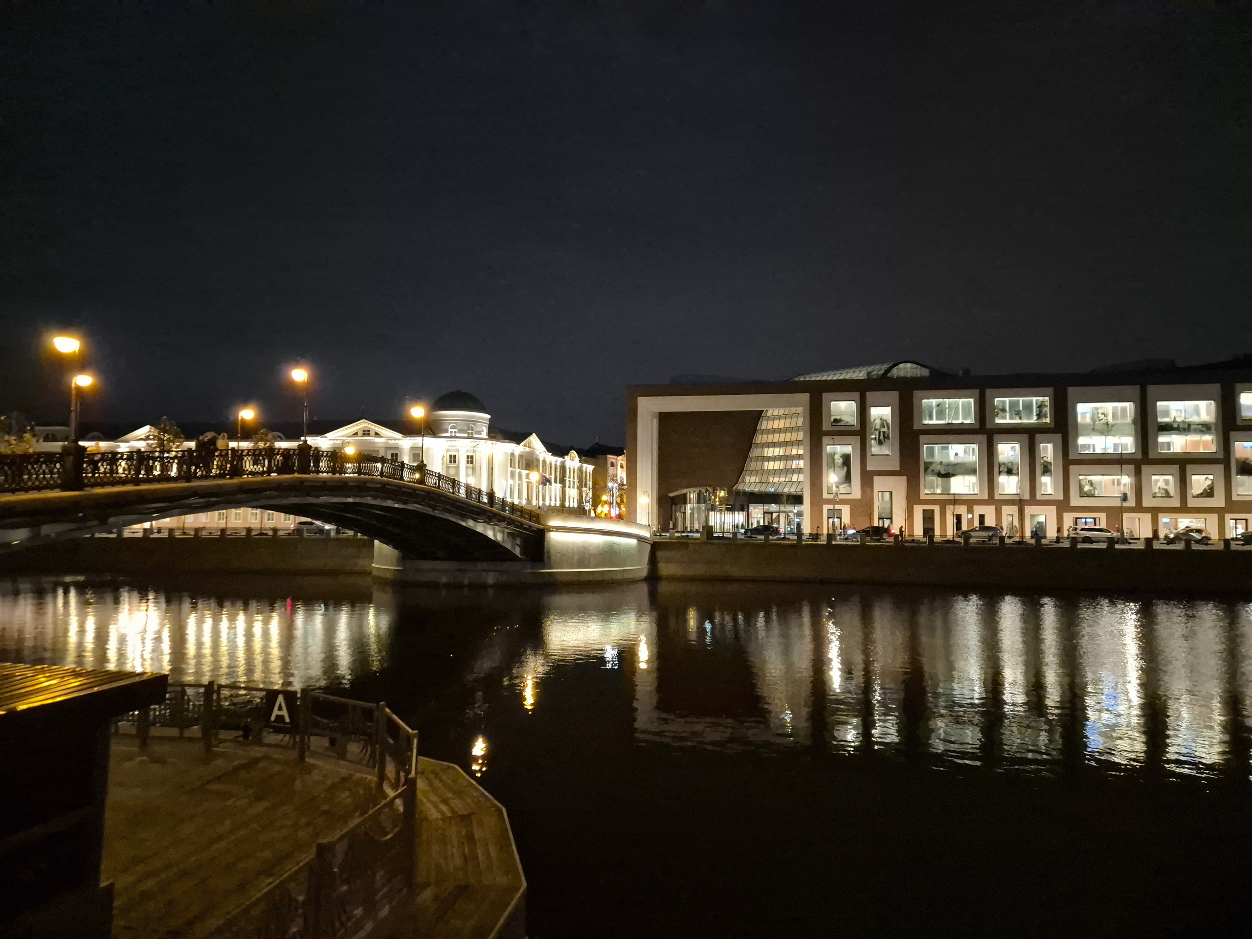 Новое здание Третьяковской галереи. Как я понимаю, открыто как выставочное пространство