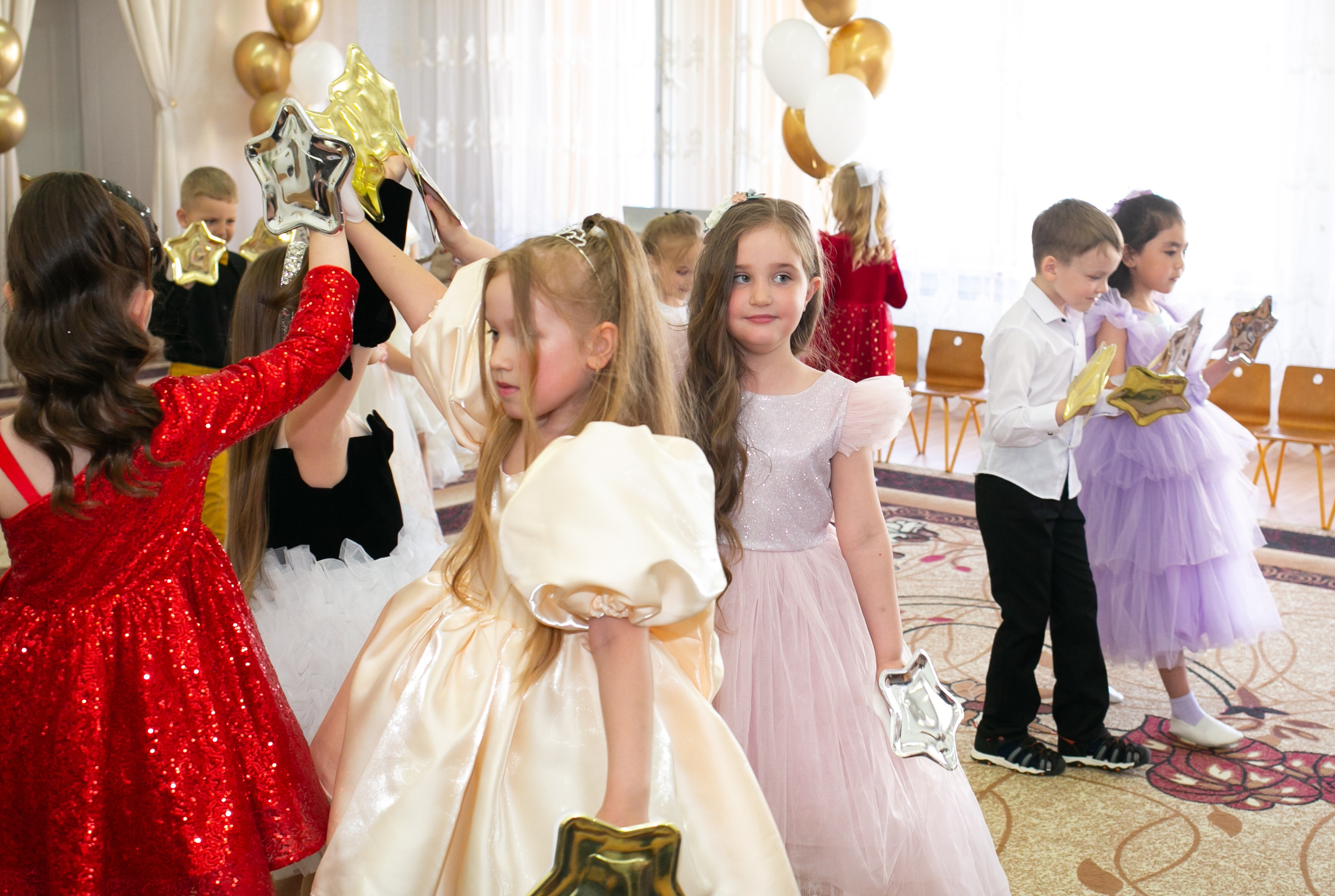 Выпускные и Утренники. Фотограф новорожденных и семейный фотограф НСО г. Бердск Марина Львова