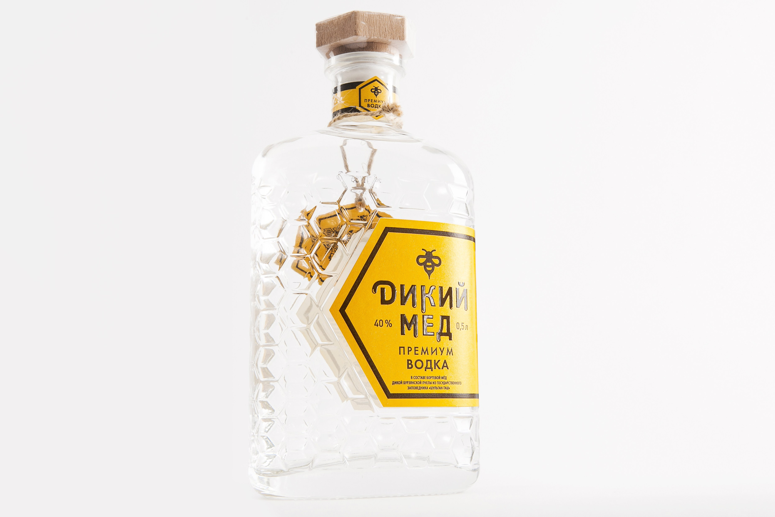 ФОТОСЪЁМКА ГЛЯНЦЕВЫХ / БЛИКУЮЩИХ ОБЪЕКТОВ. Ильшат Бикмиев — предметный фотограф. Каталог и рекламная съёмка для бизнеса Алматы. Качественные фото для бизнеса, маркетплейсов интернета