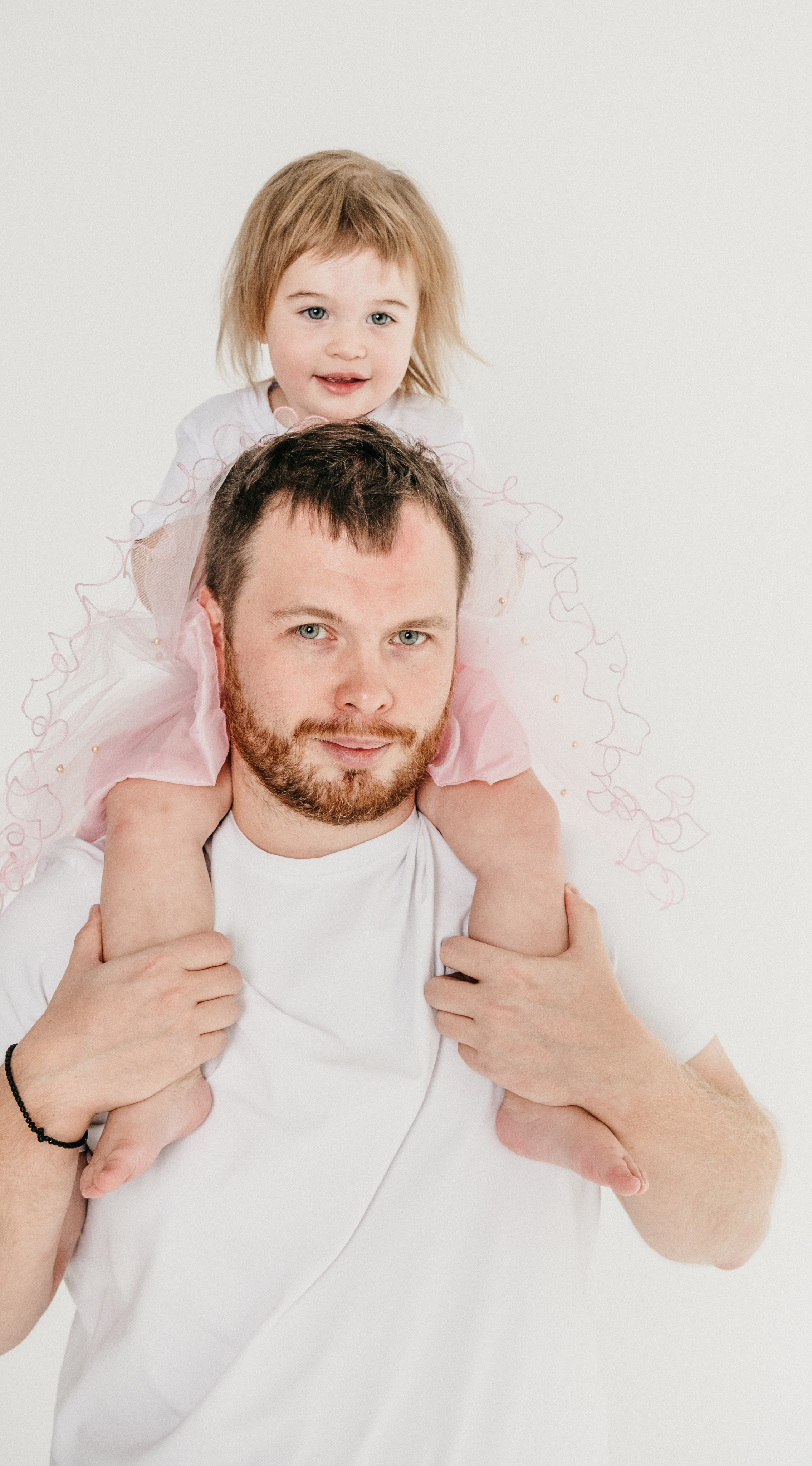 Есения с семьей. Фотограф на выписку из роддома в Москве и МО