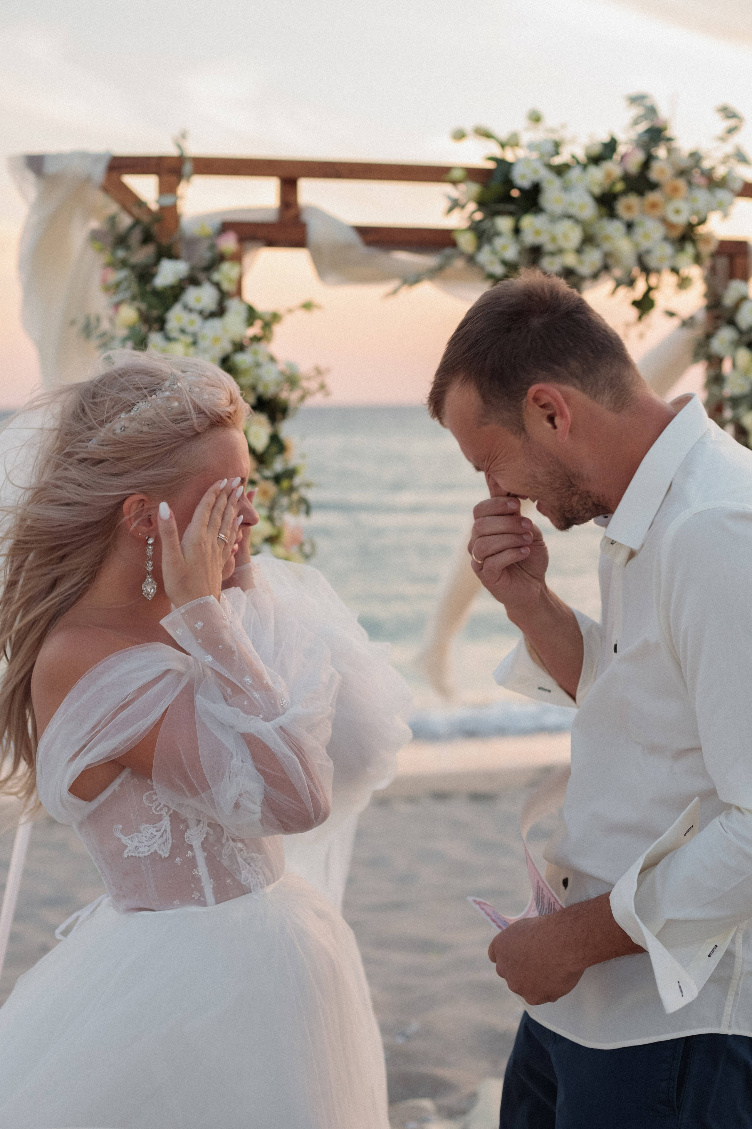 «Начало любви на побережье Поповки: история свадьбы, застывшая в кадре». Свадебный фотограф Мироманов Николай в Крыму