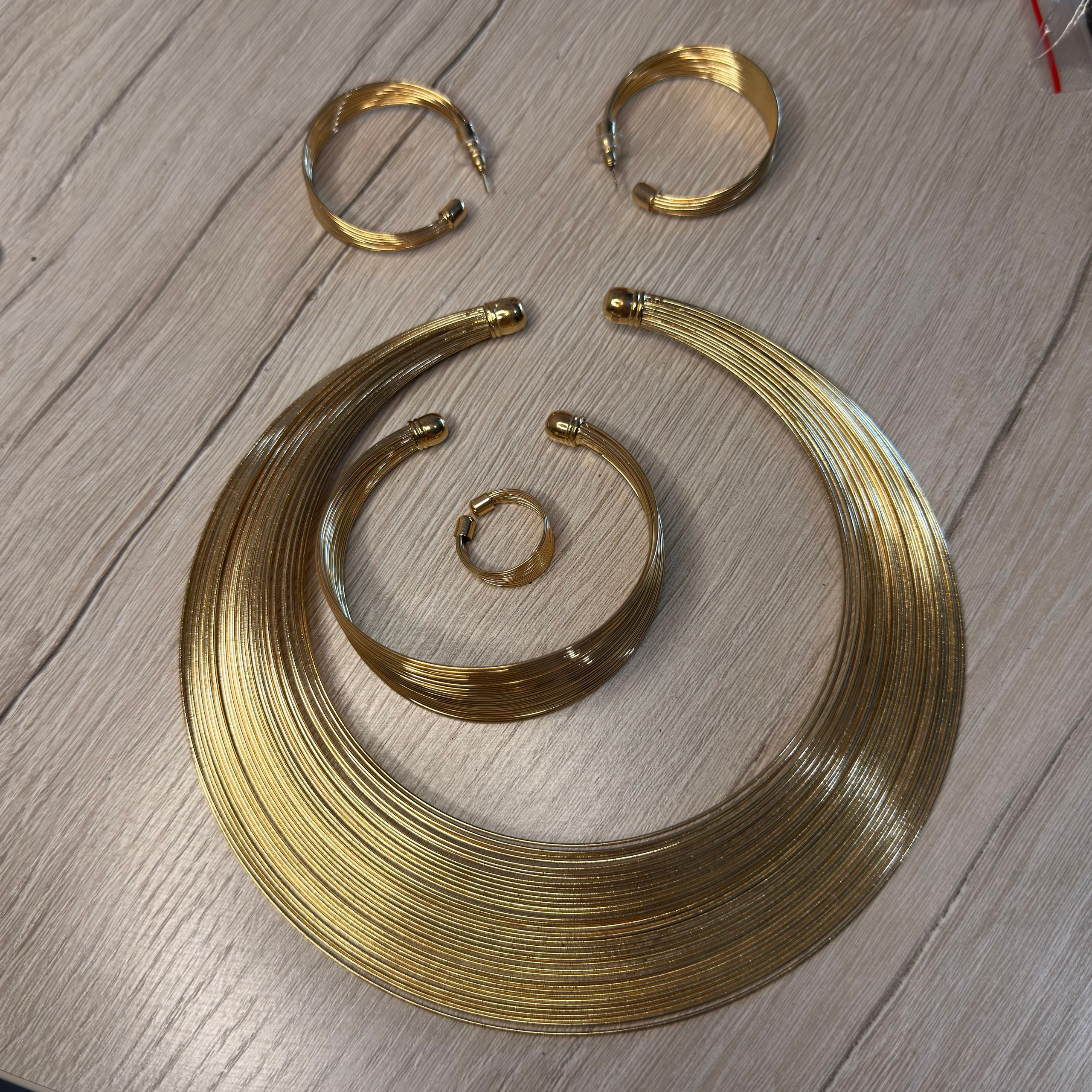 Украшения в аренду. Аренда костюмов, платьев и реквизита для фотосессий на Камчатке